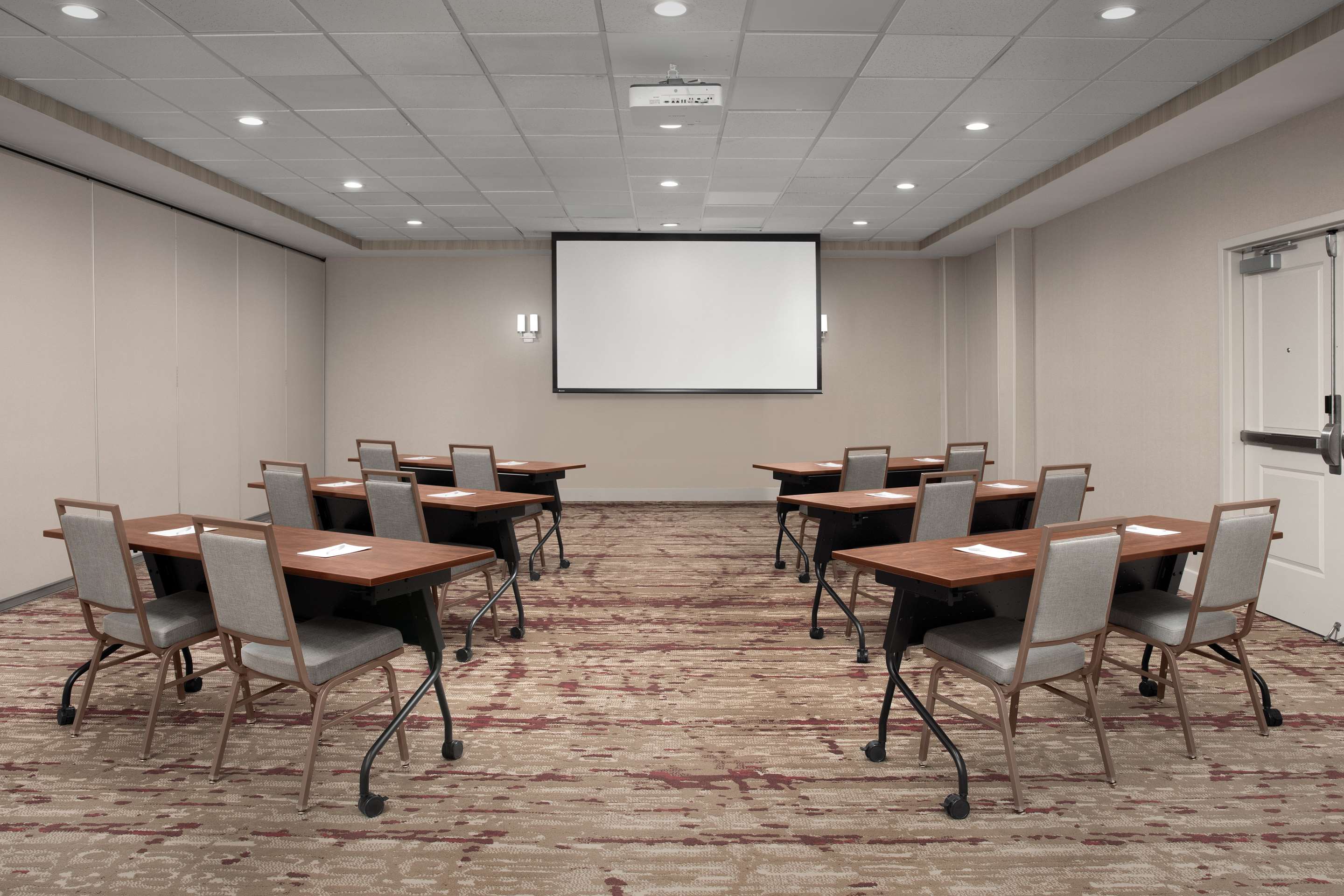 Meeting Room | Hilton Garden Inn Philadelphia Ft. Washington