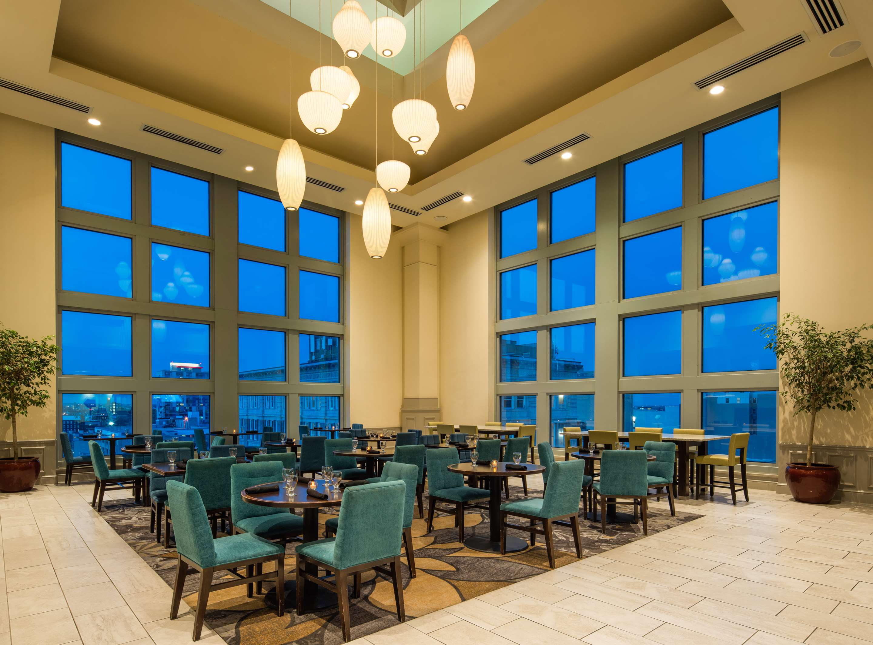 Restaurant | Hilton Garden Inn Philadelphia Center City