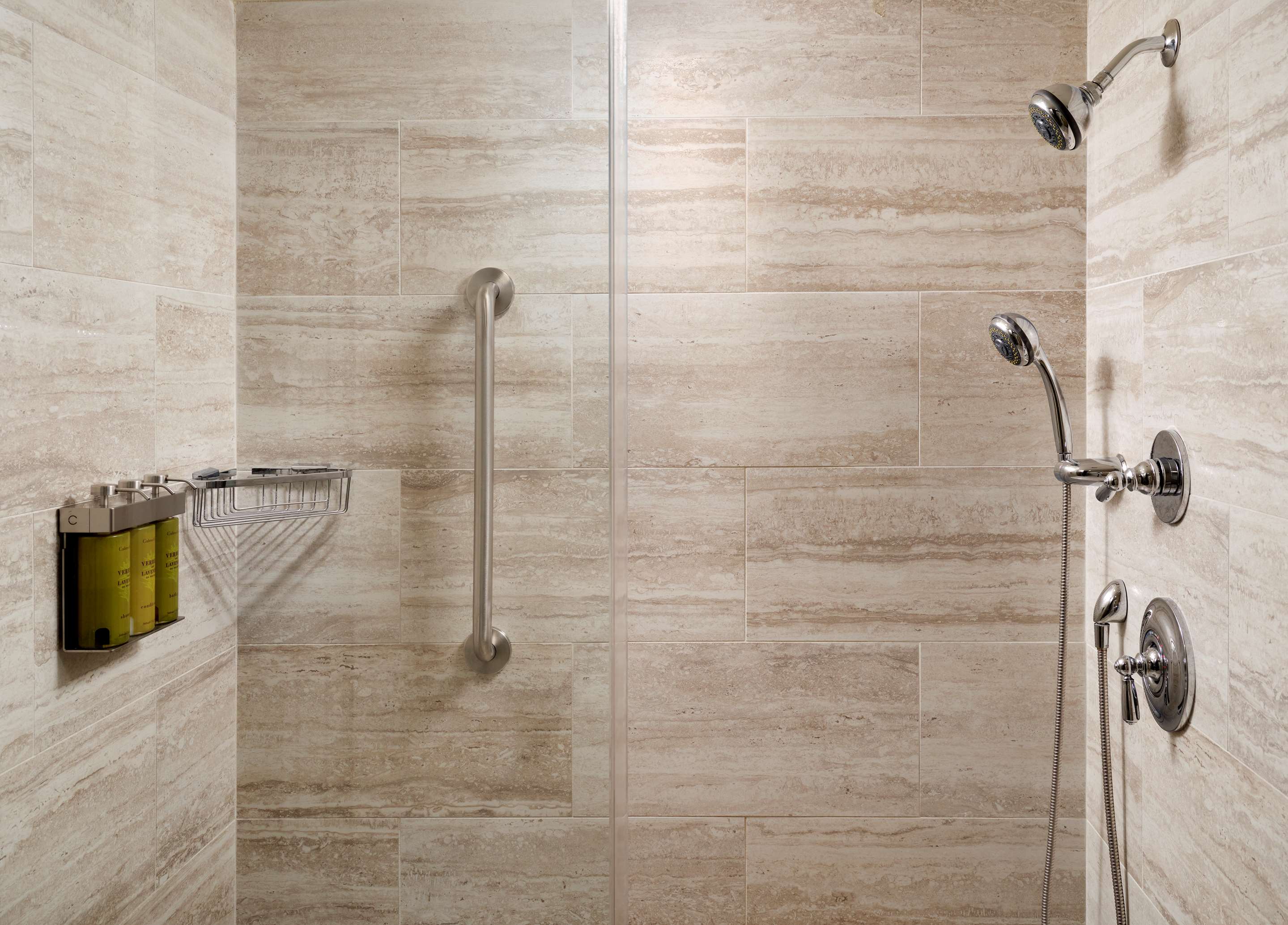Guest room bath