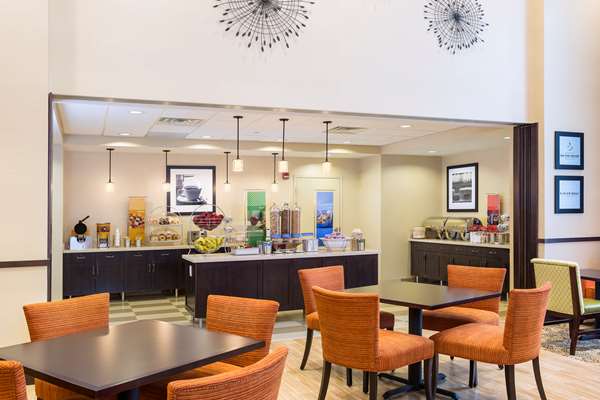 Restaurant - Hampton Inn & Suites North Wales