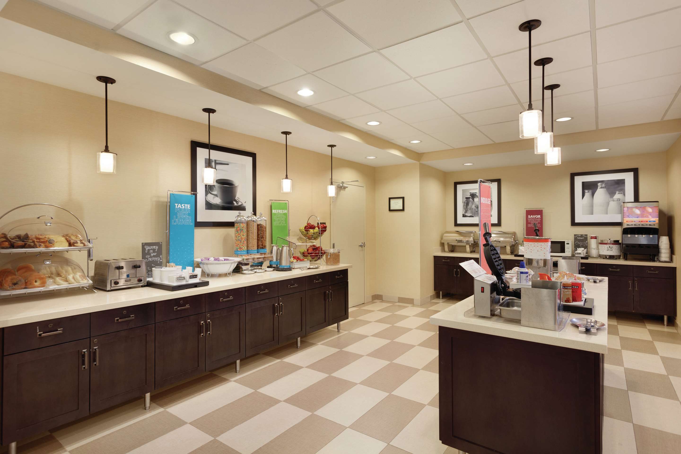Restaurant | Hampton Inn & Suites Philadelphia Montgomeryville