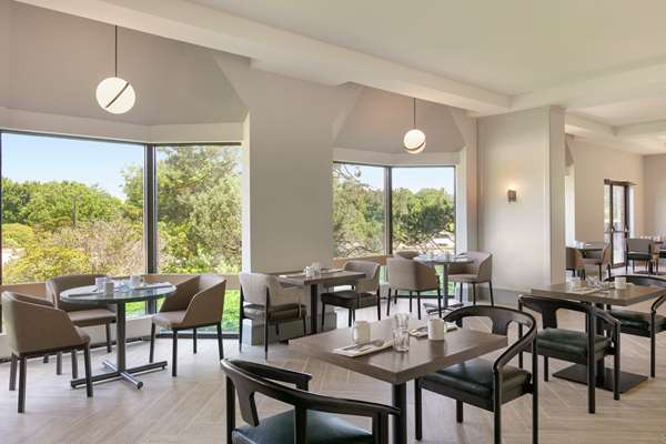 Amenities - Embassy Suites Wayne