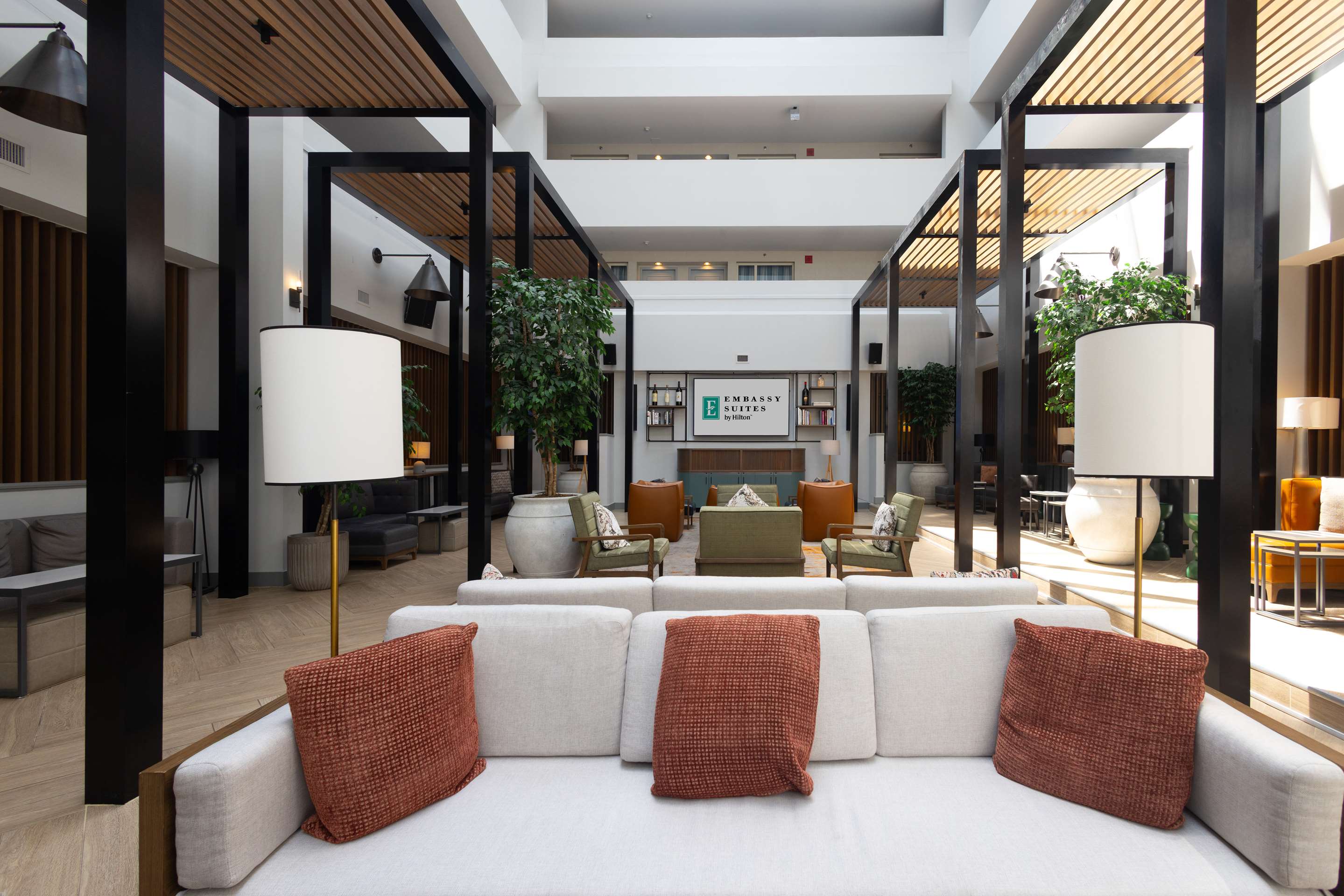 Lobby | Embassy Suites by Hilton Philadelphia Valley Forge