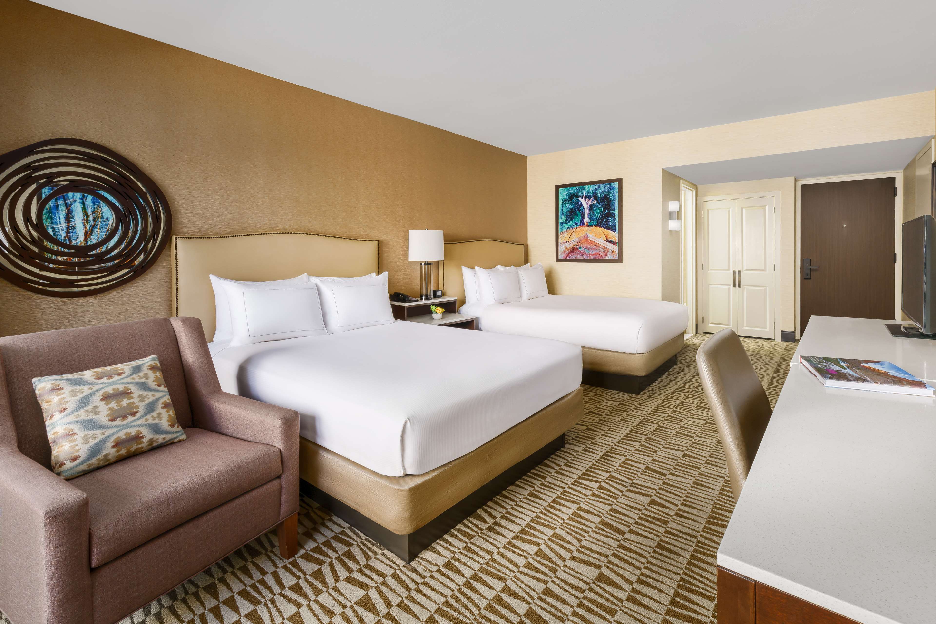 Hilton Phoenix Airport Room Type - 2 QUEEN WALK OUT PATIO