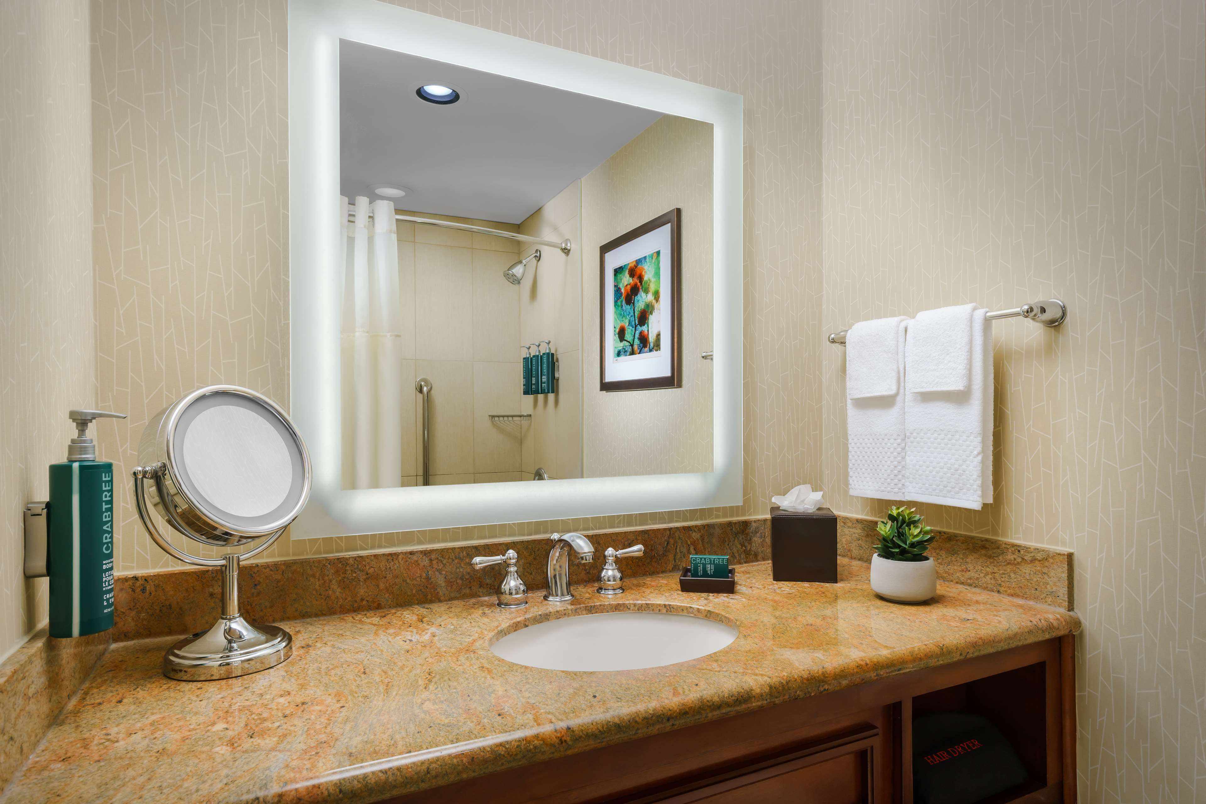Hilton Phoenix Airport Room Type - 1 KING W/ QUEEN SOFABED