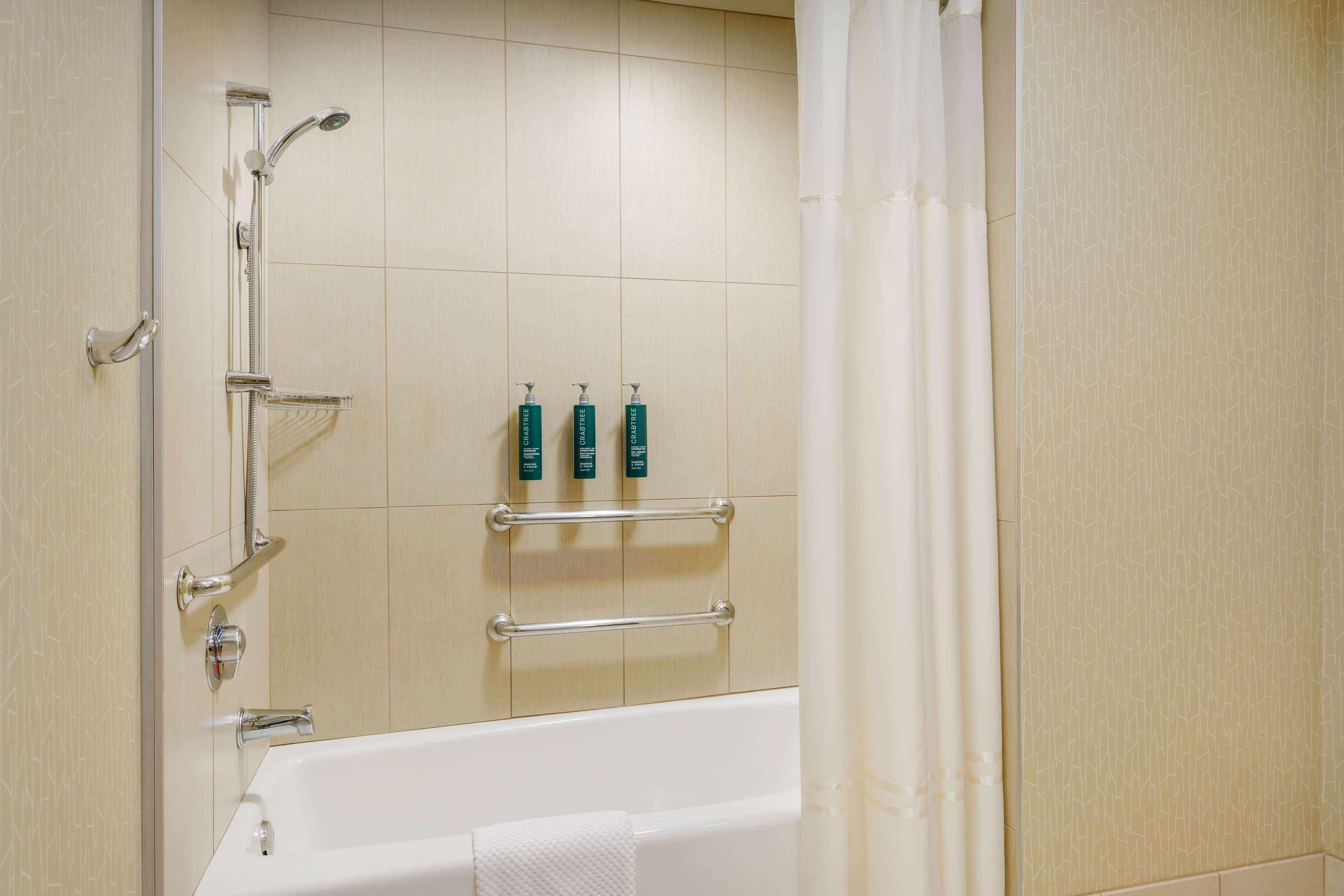 Hilton Phoenix Airport Room Type - 1 KING ACC W  BATHTUB