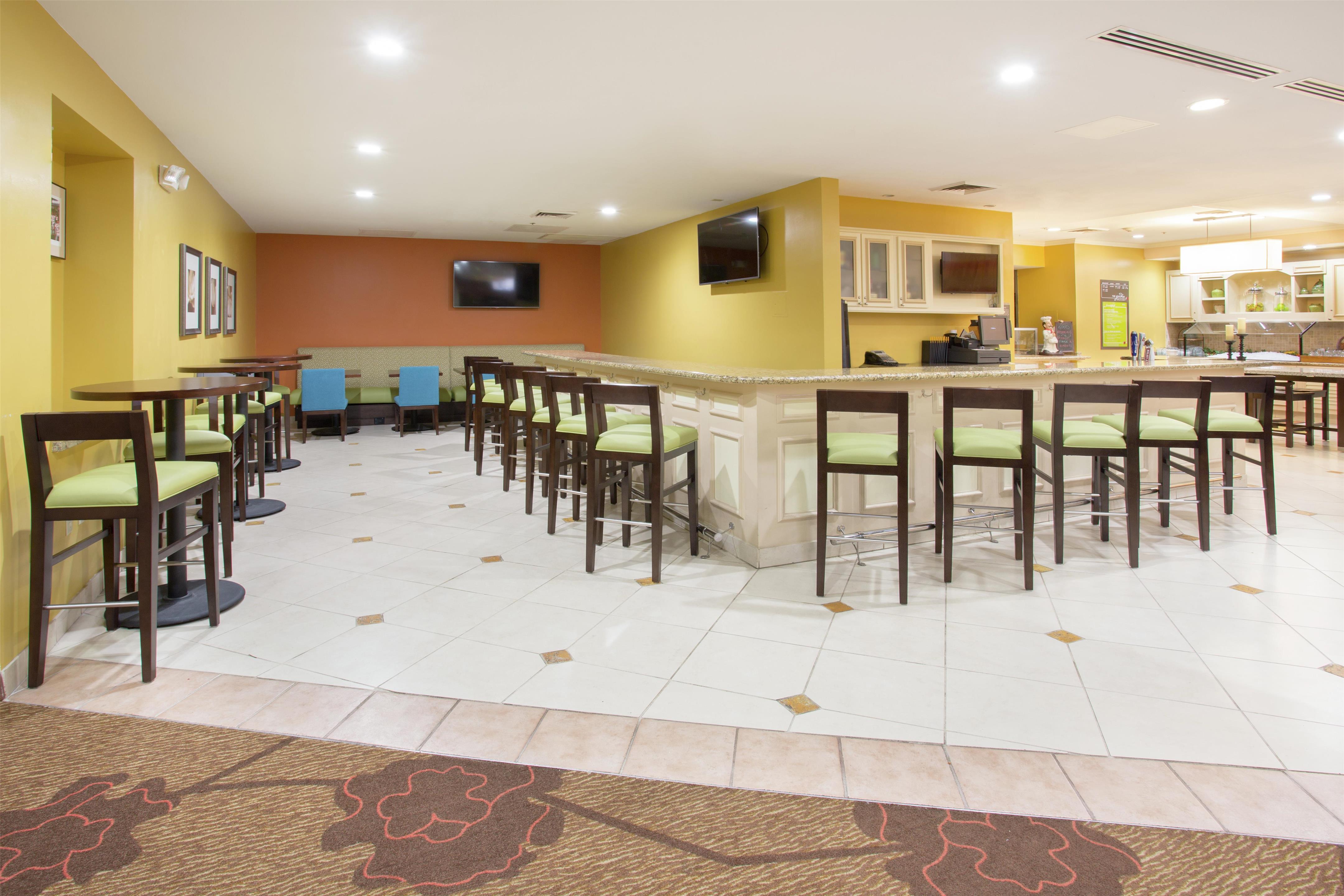 Restaurant | Hilton Garden Inn Avondale