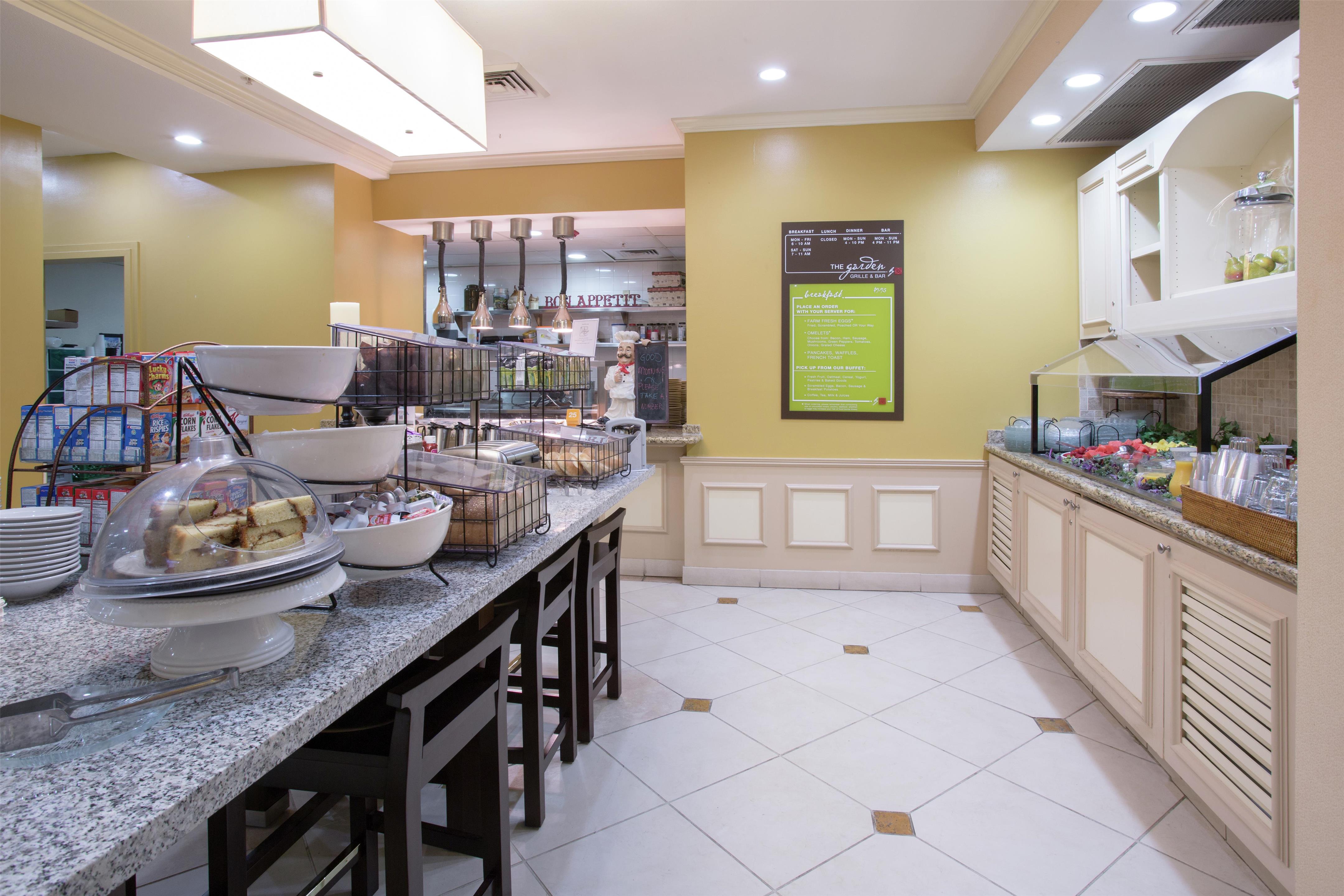 Breakfast Area | Hilton Garden Inn Avondale