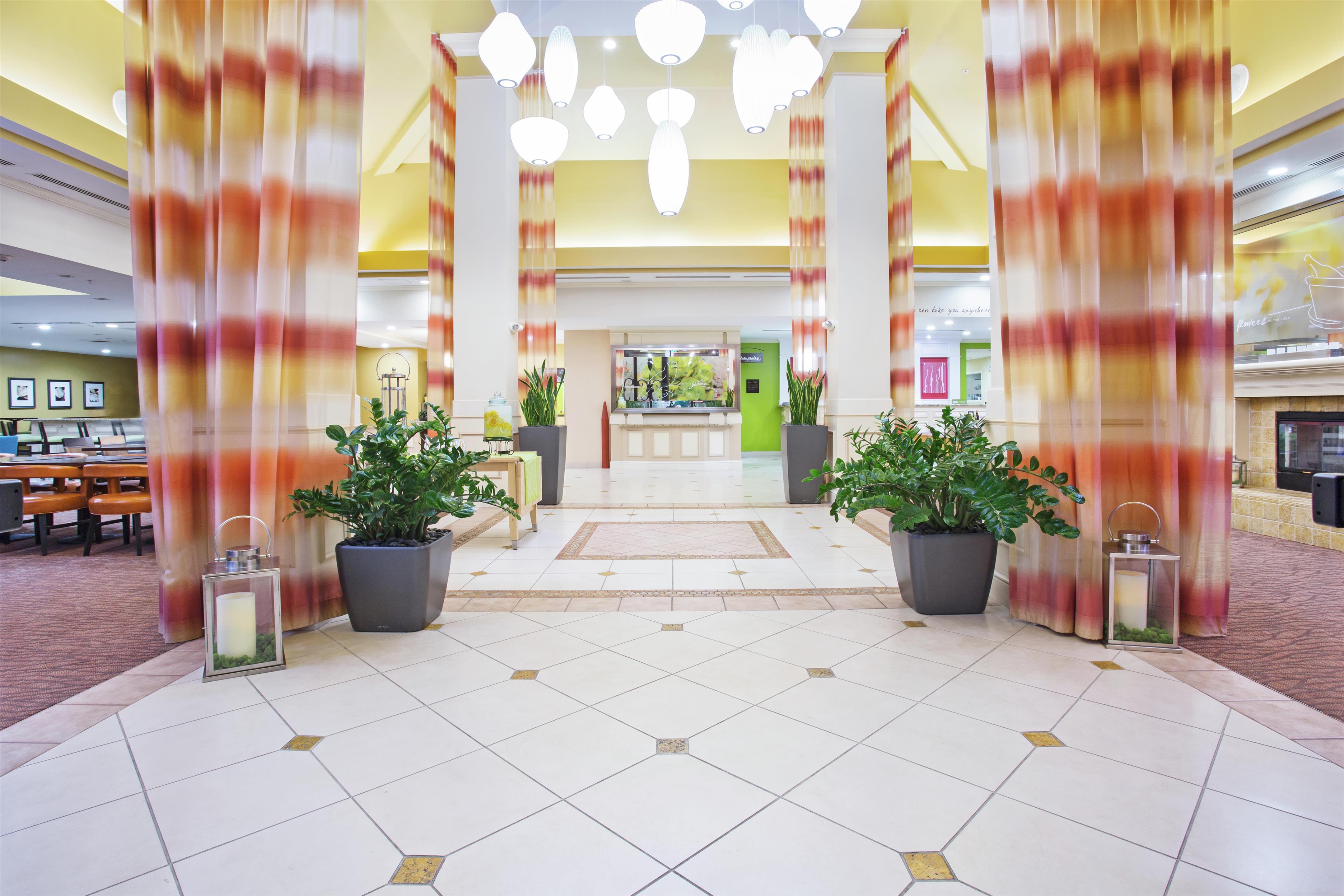 Lobby | Hilton Garden Inn Avondale