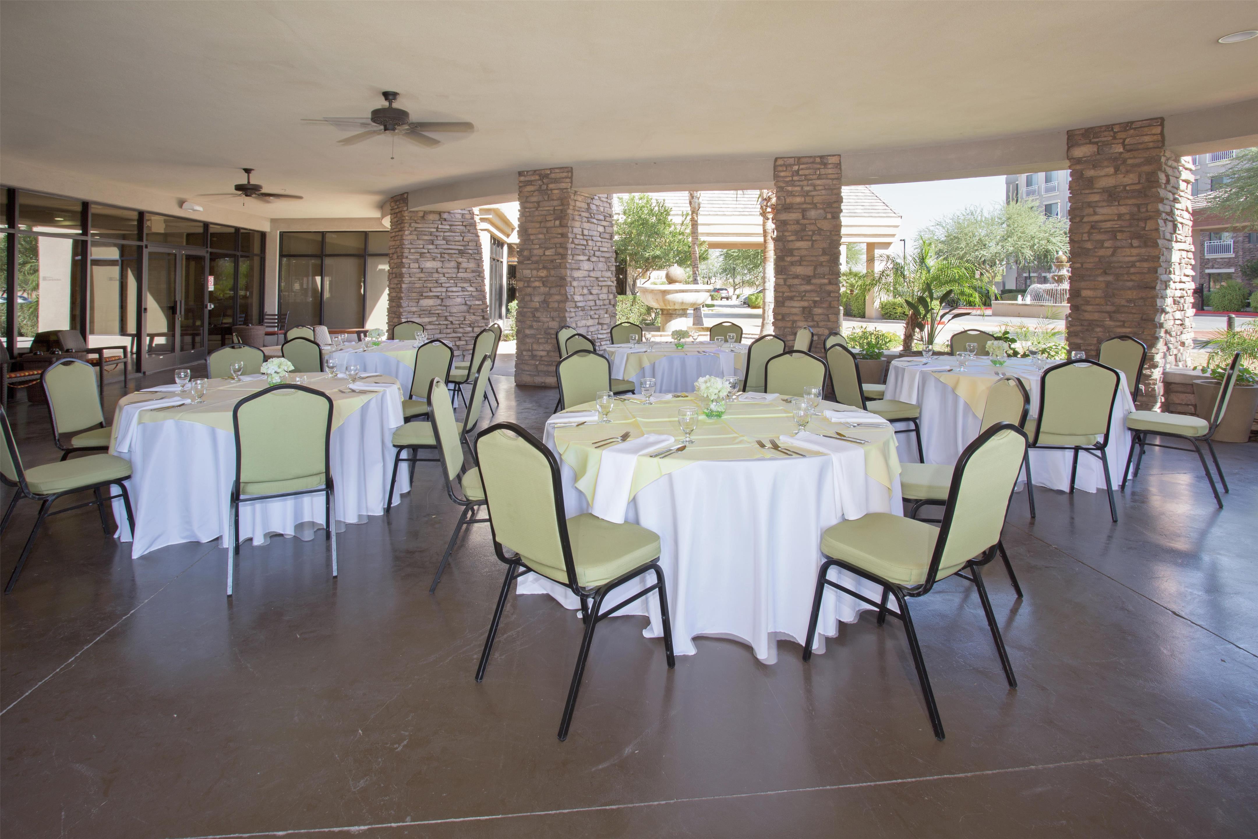 Restaurant | Hilton Garden Inn Avondale