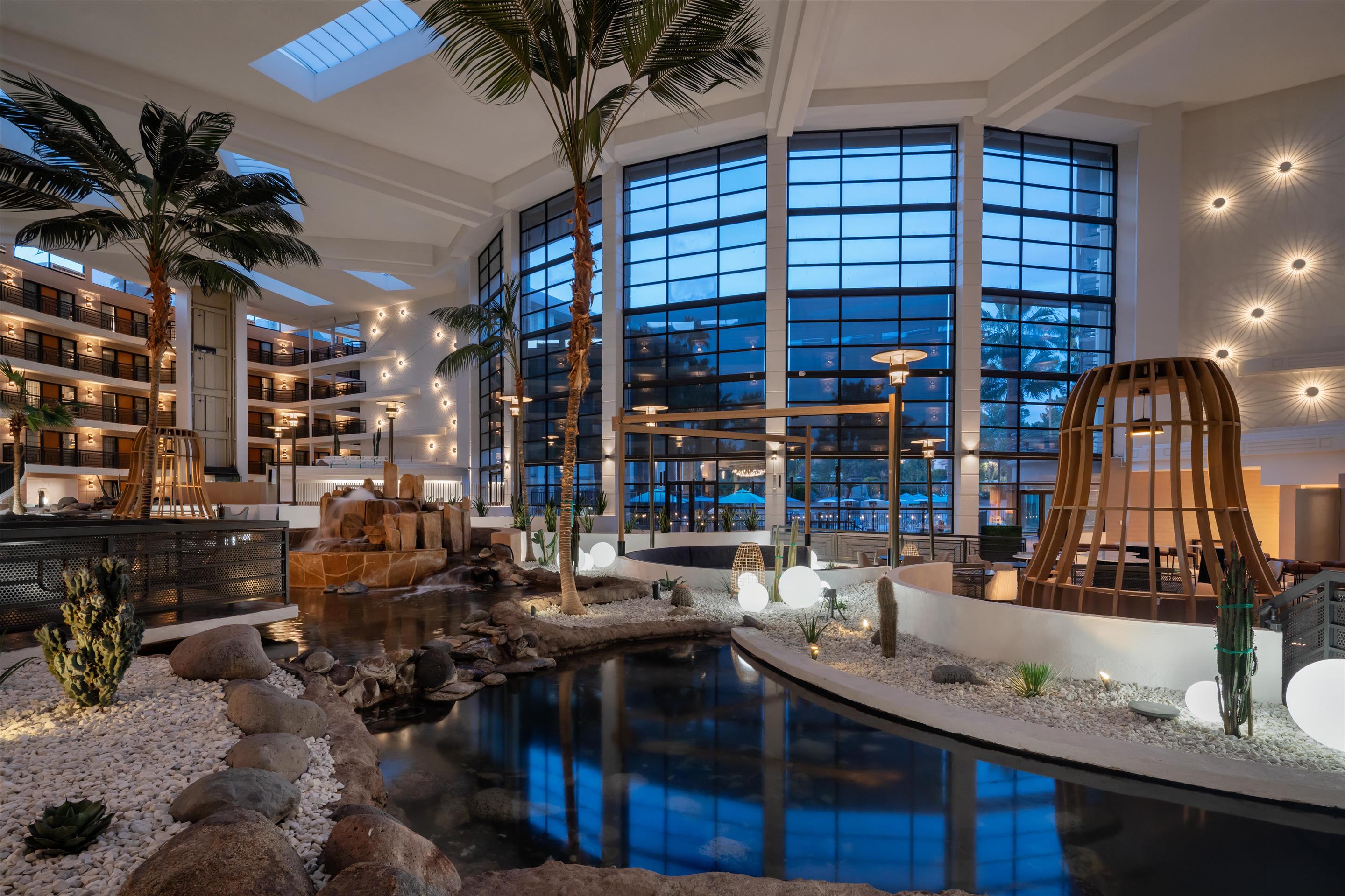 Lobby | Embassy Suites by Hilton Phoenix Biltmore