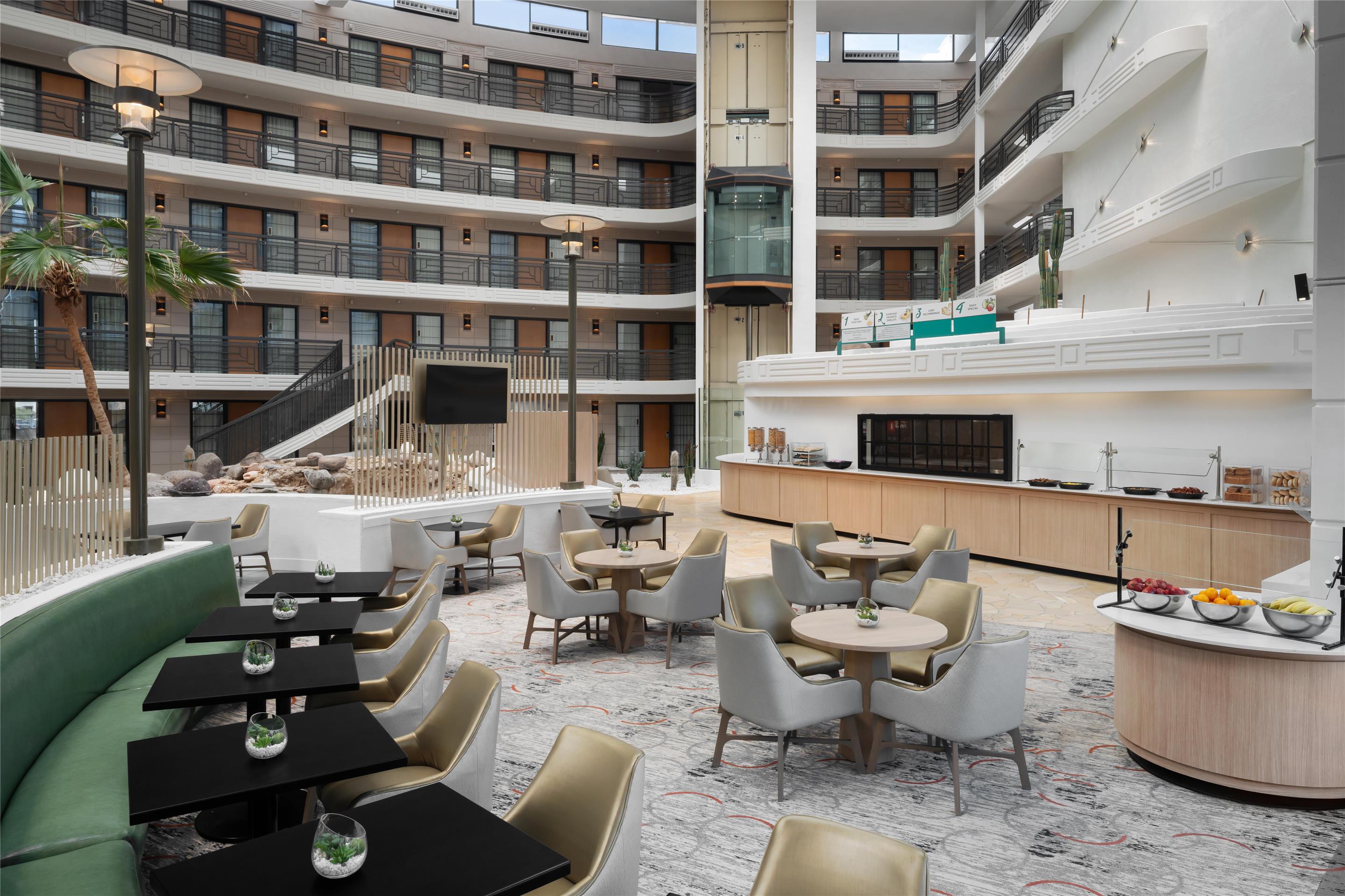 Breakfast Area | Embassy Suites by Hilton Phoenix Biltmore