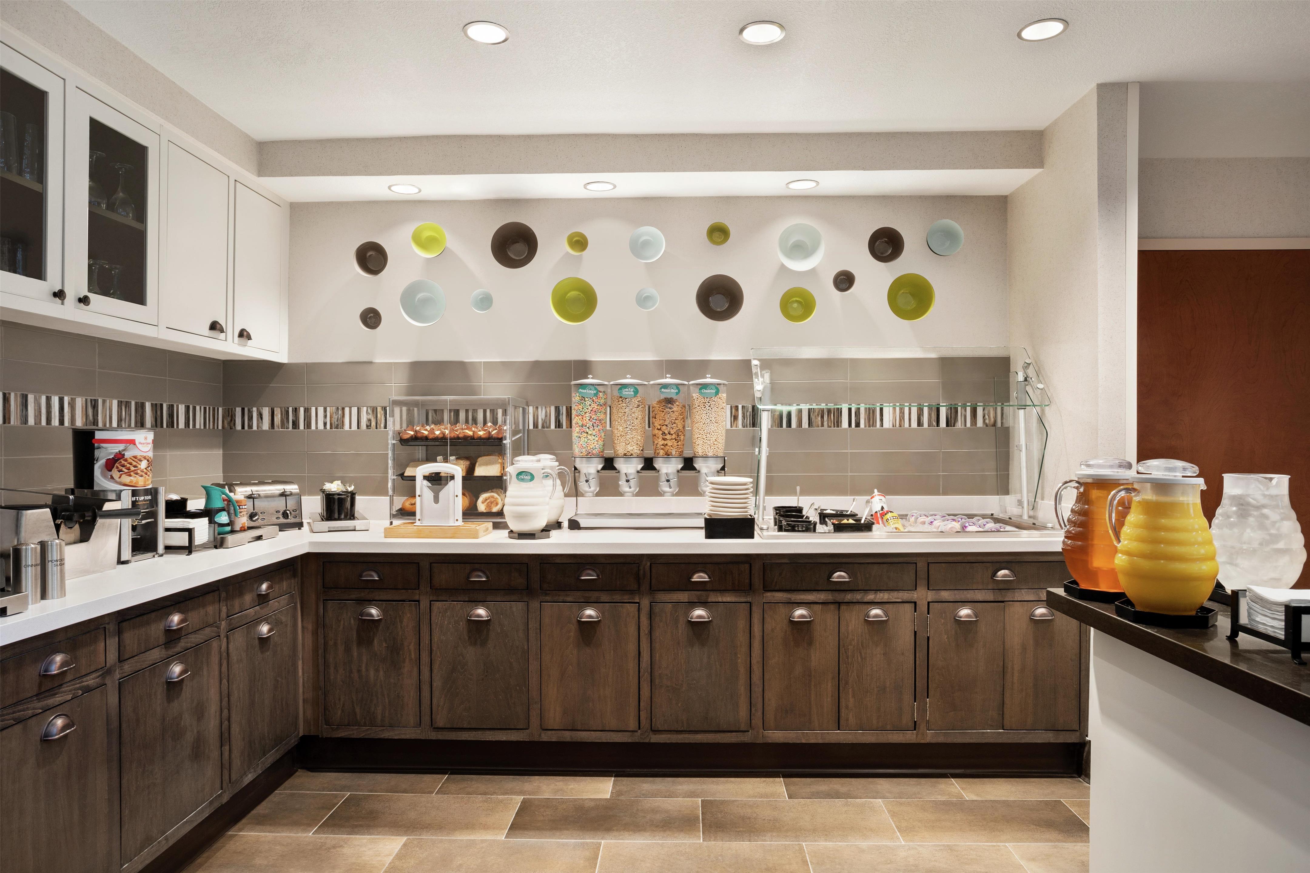 Breakfast Area | Homewood Suites by Hilton Phoenix/Chandler