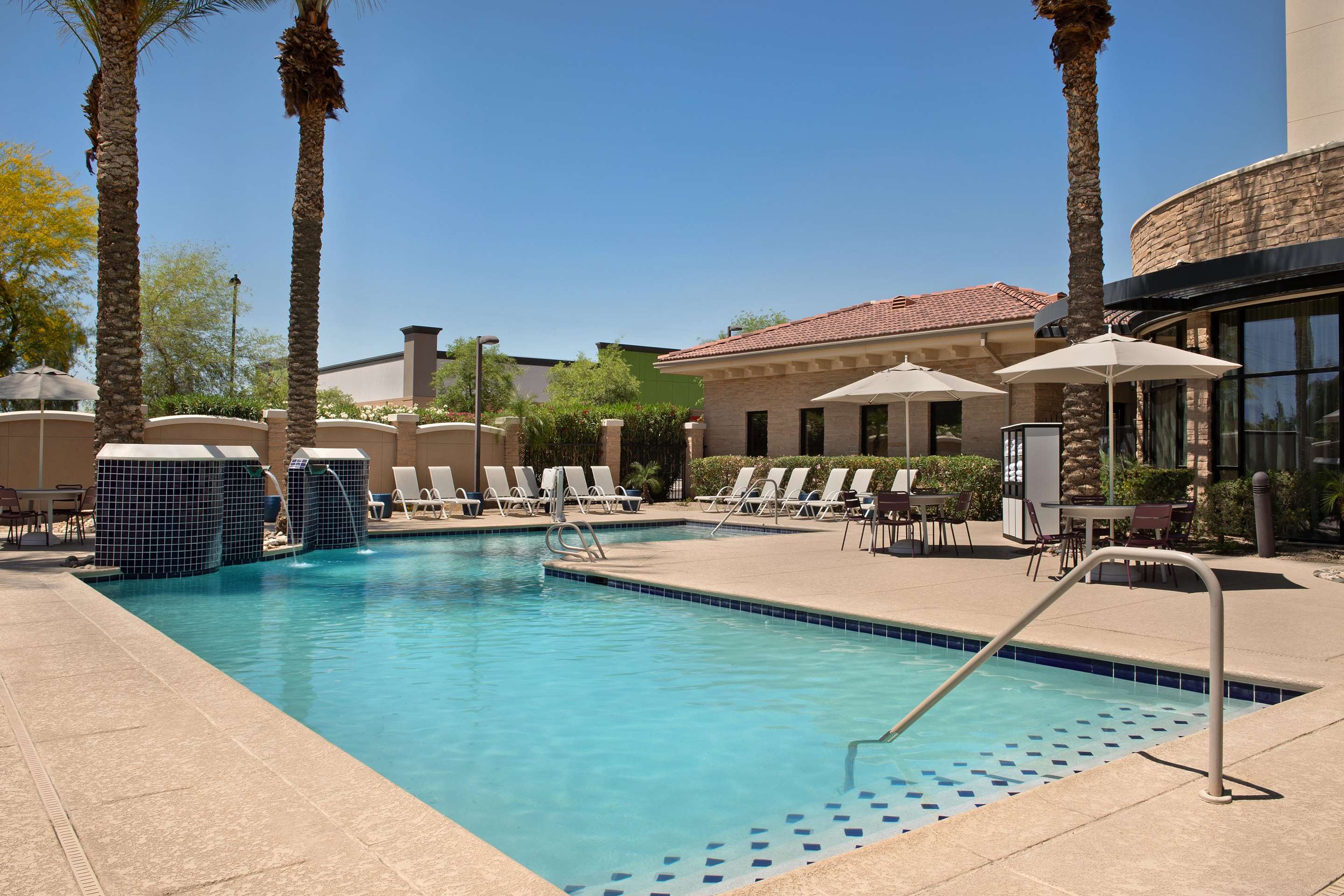 Pool | Hilton Phoenix Chandler