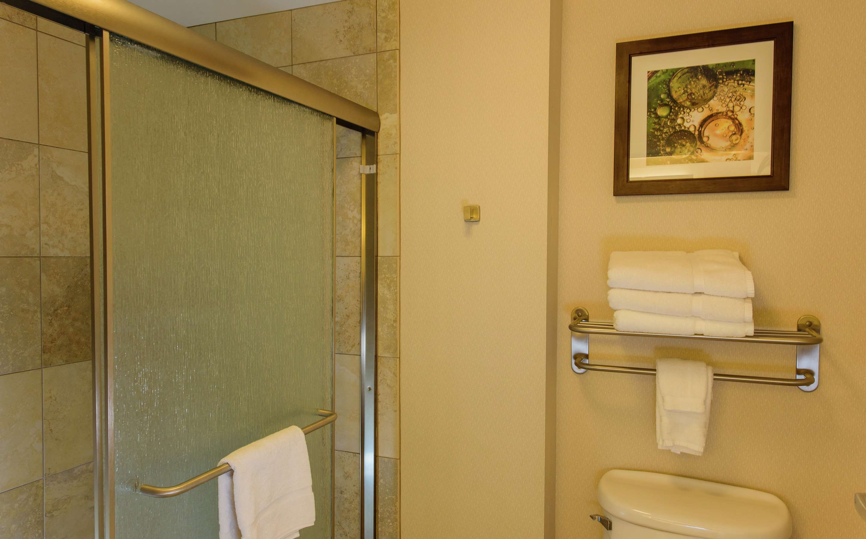 Guest room bath