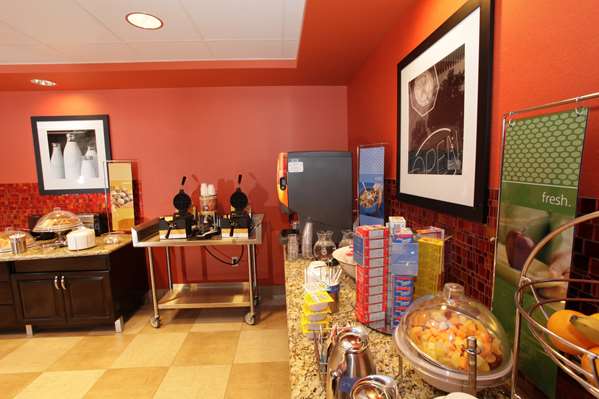 Amenities - Hampton Inn & Suites Fashion Center Chandler