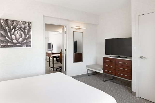  - DoubleTree Suites by Hilton Airport Phoenix - I-10, Exit 153
