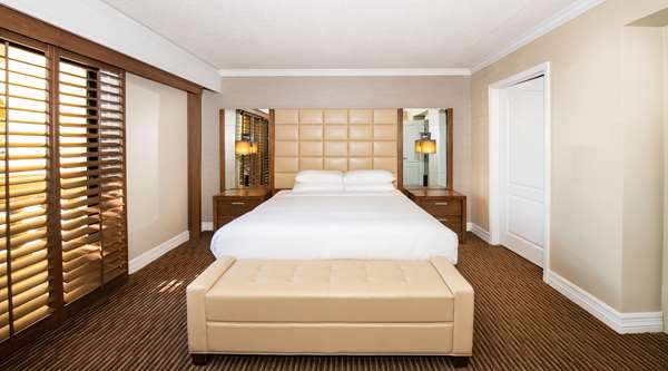  - Hilton Phoenix Resort at the Peak