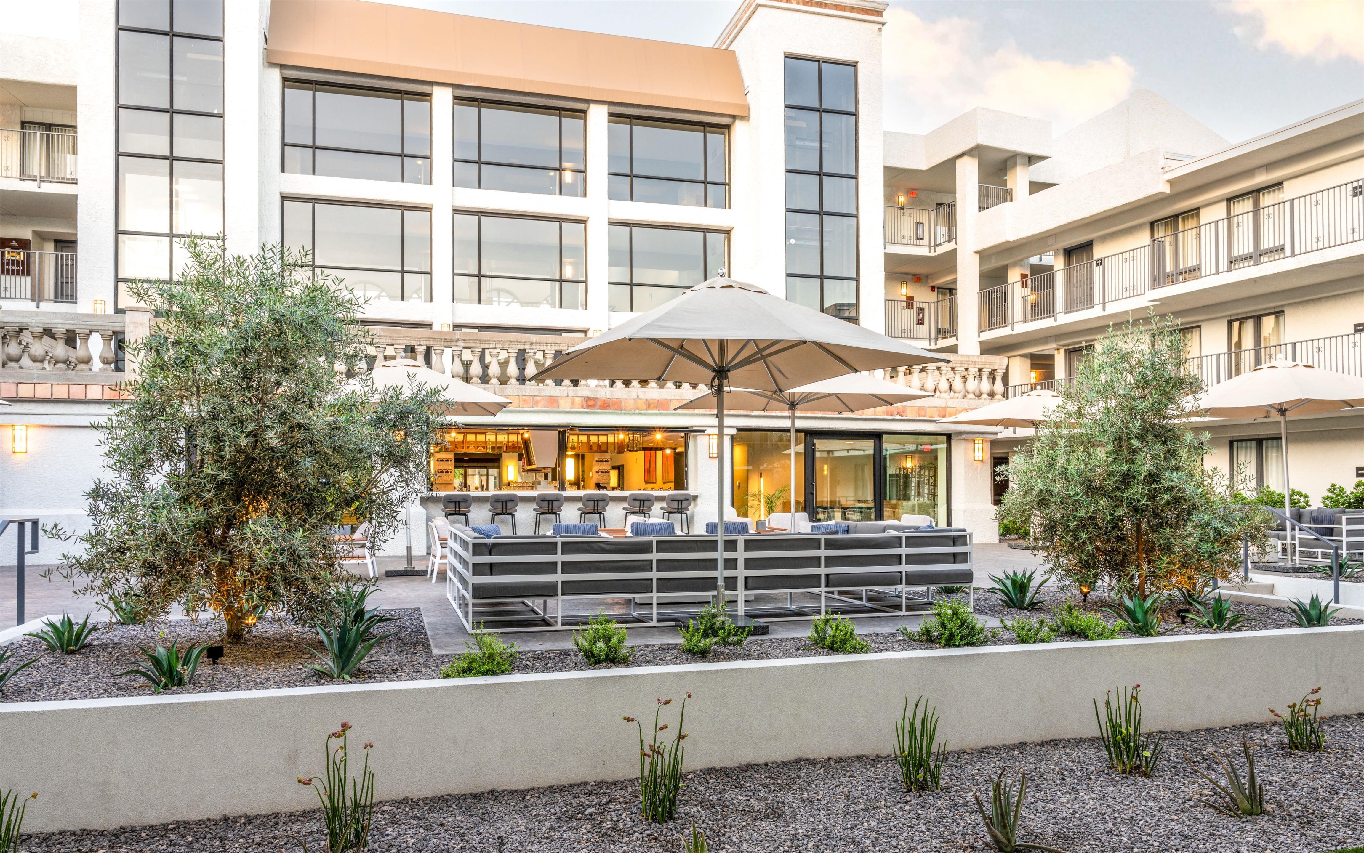 Restaurant | Hilton Phoenix Resort at the Peak