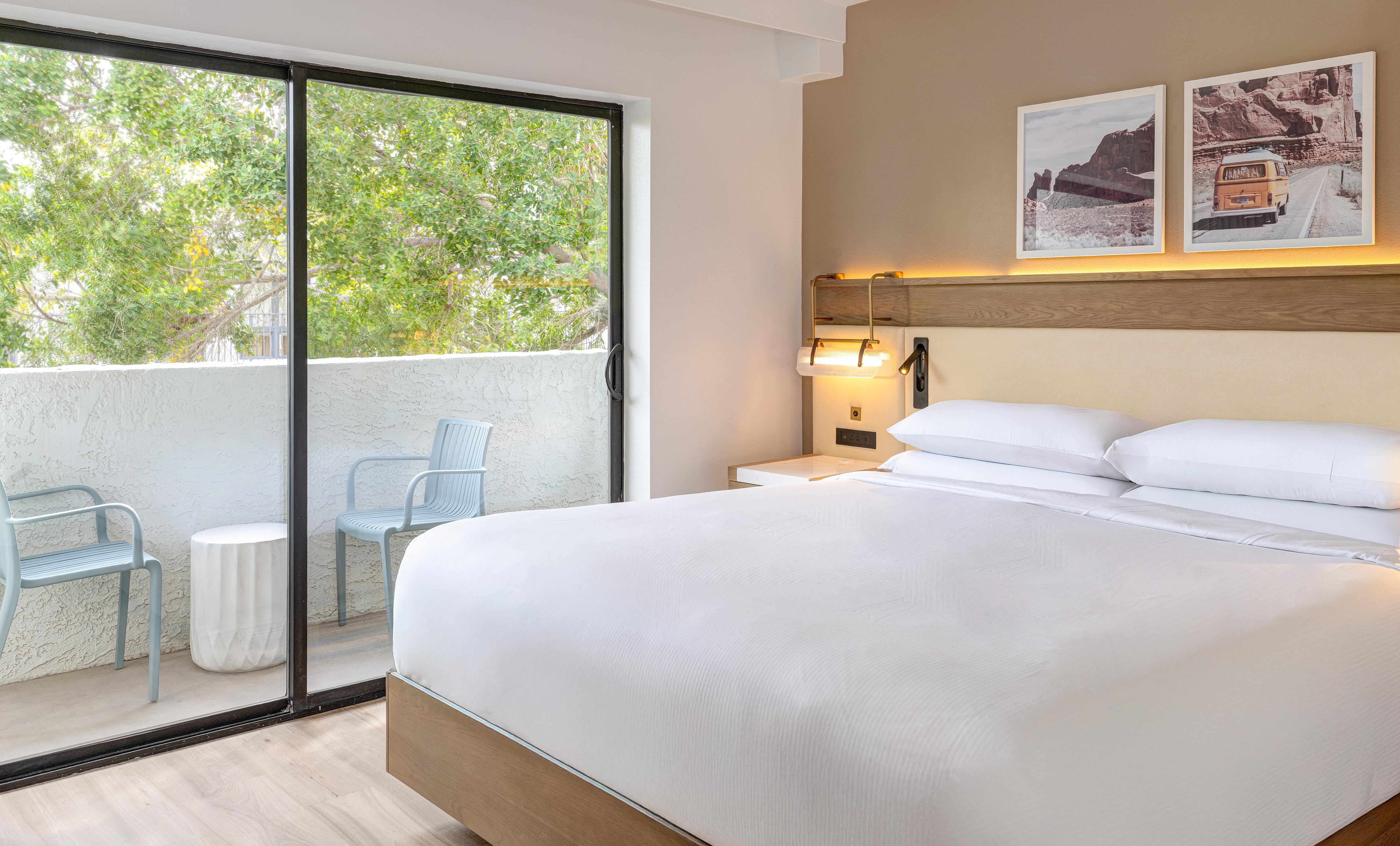 Pointe Hilton Squaw Peak Resort Room Type - 1KNG 1BDRM STE ACC RI SHWR