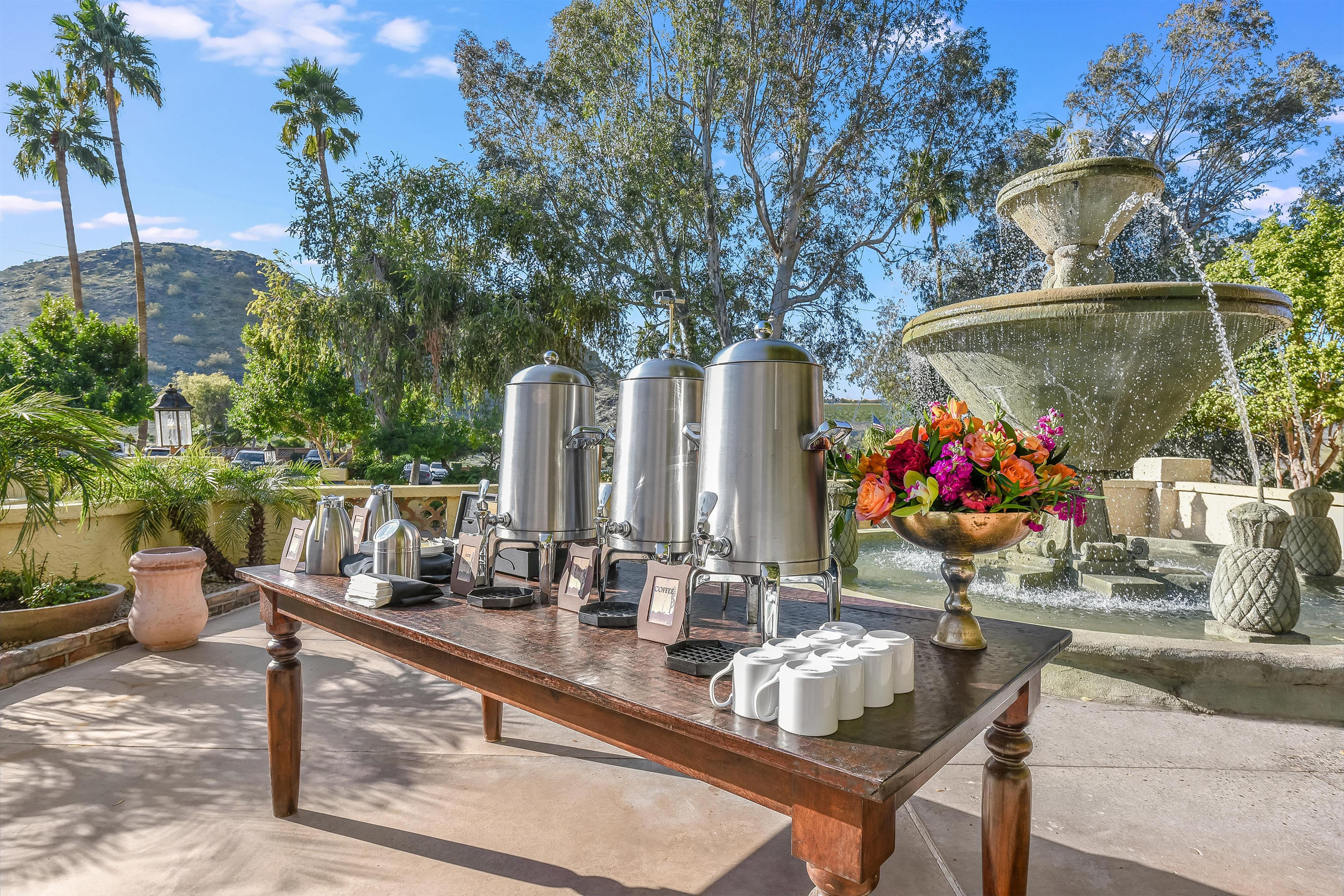 Restaurant | Hilton Phoenix Tapatio Cliffs Resort