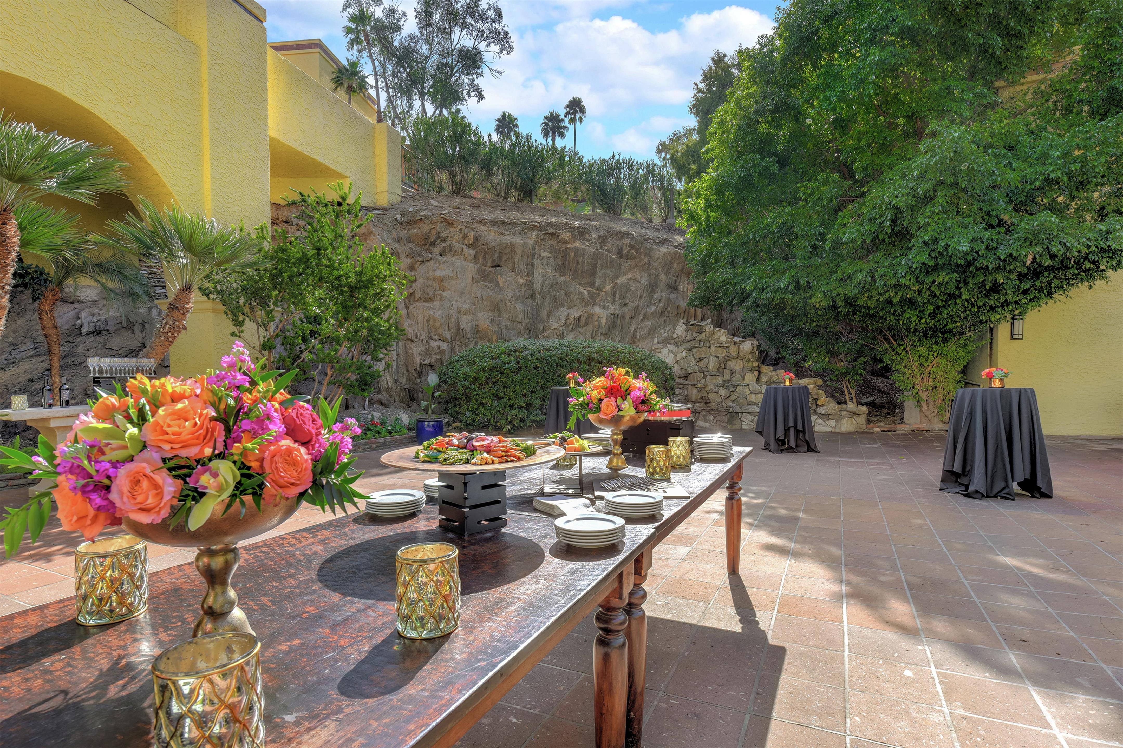 Exterior | Hilton Phoenix Tapatio Cliffs Resort