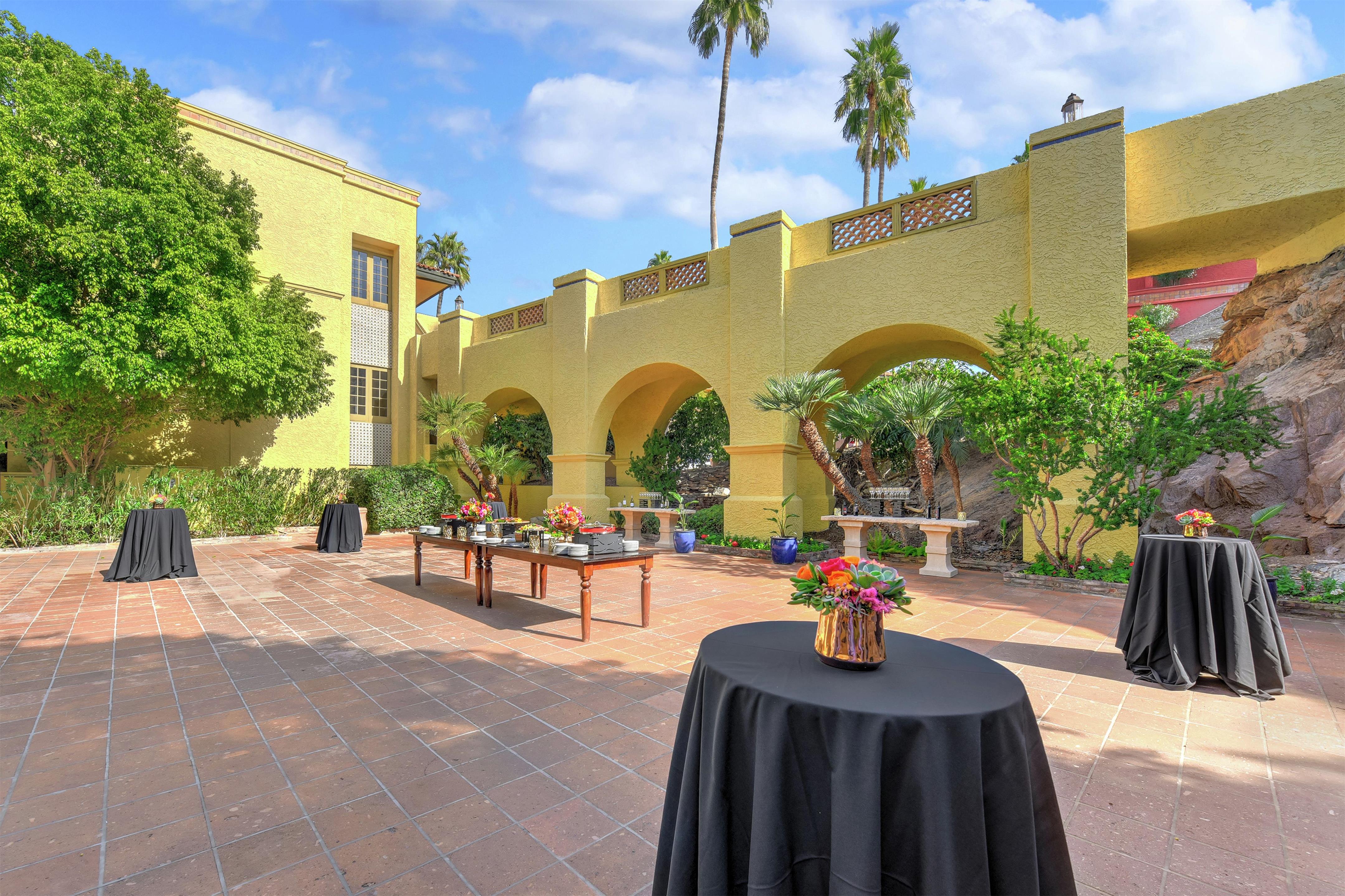 Exterior | Hilton Phoenix Tapatio Cliffs Resort