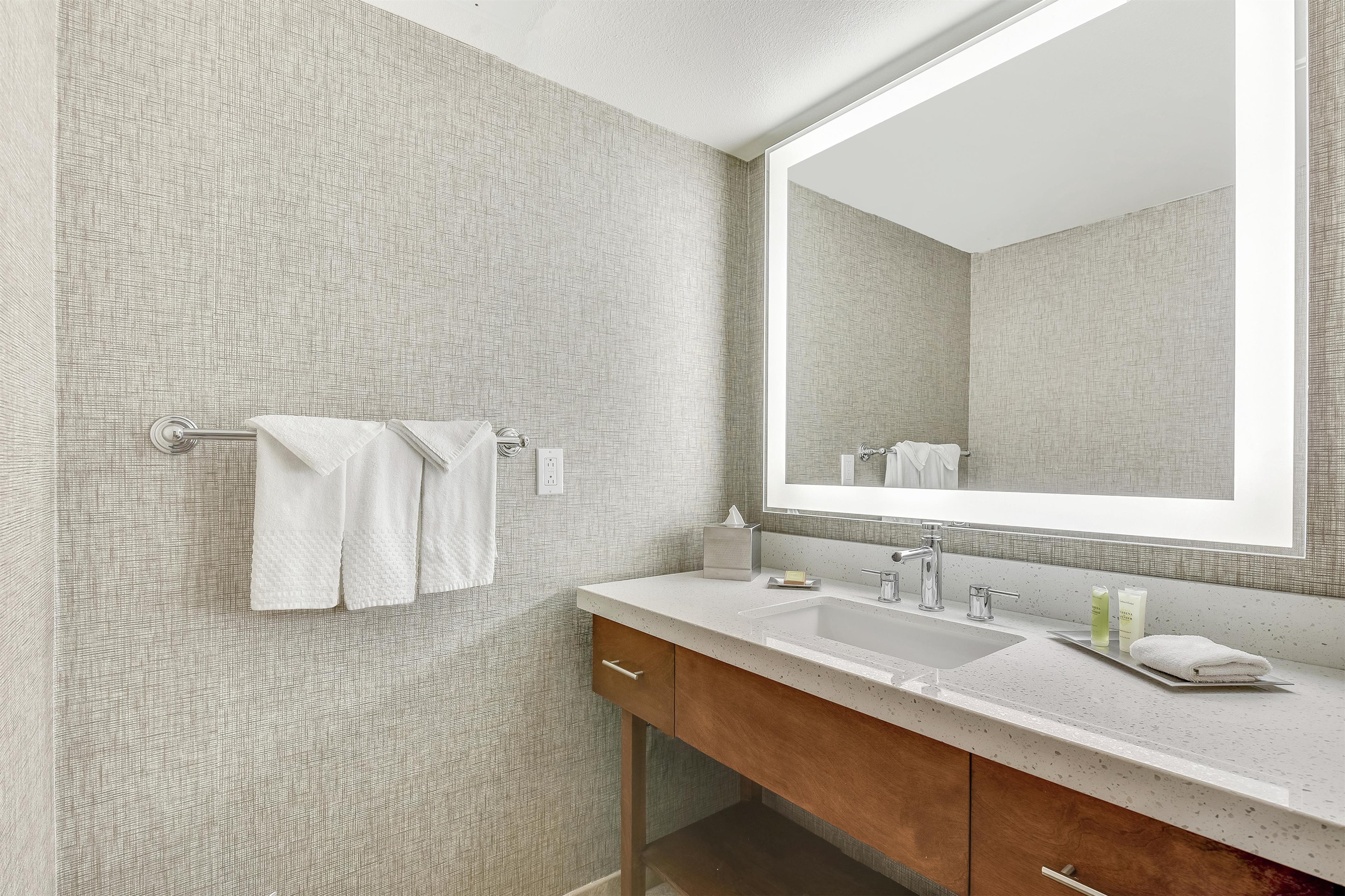 Guest room bath