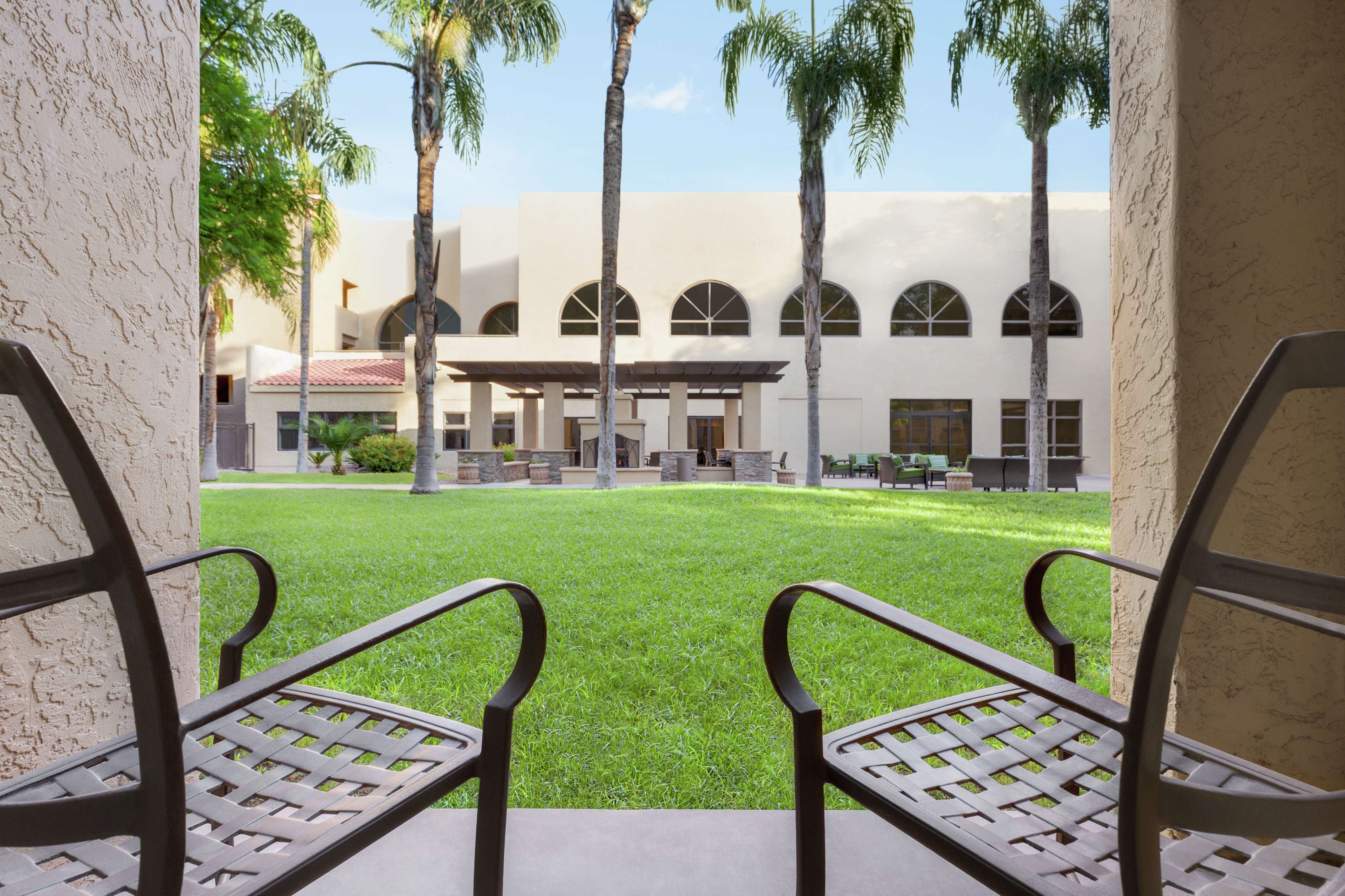 Embassy Suites Hotel Phoenix-Tempe Room Type - 1 King Patio or Balcony Non-Smoking