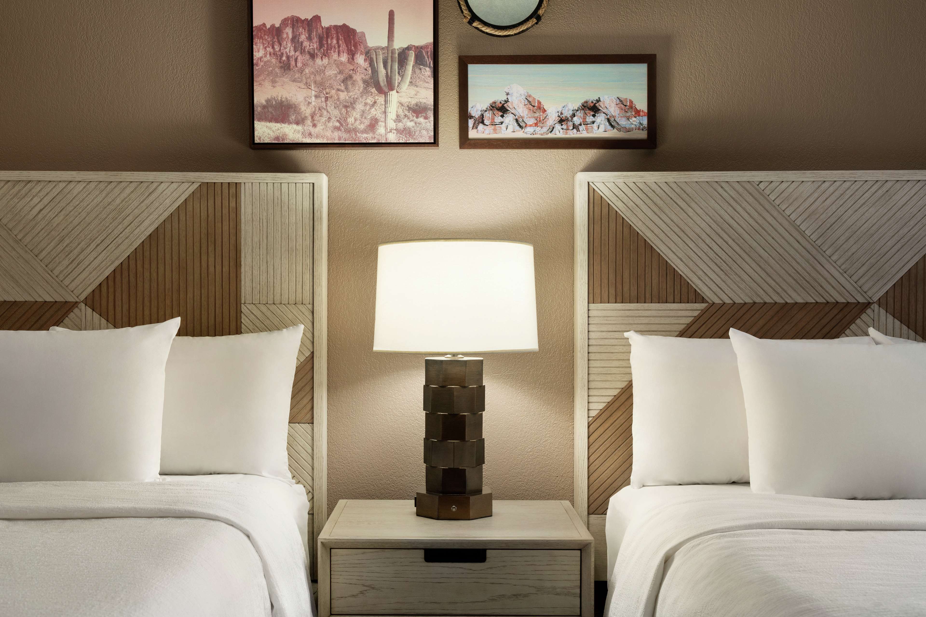 Embassy Suites Hotel Phoenix-Tempe Room Type - Room, 2 Double Beds, Balcony (Patio/Balcony)
