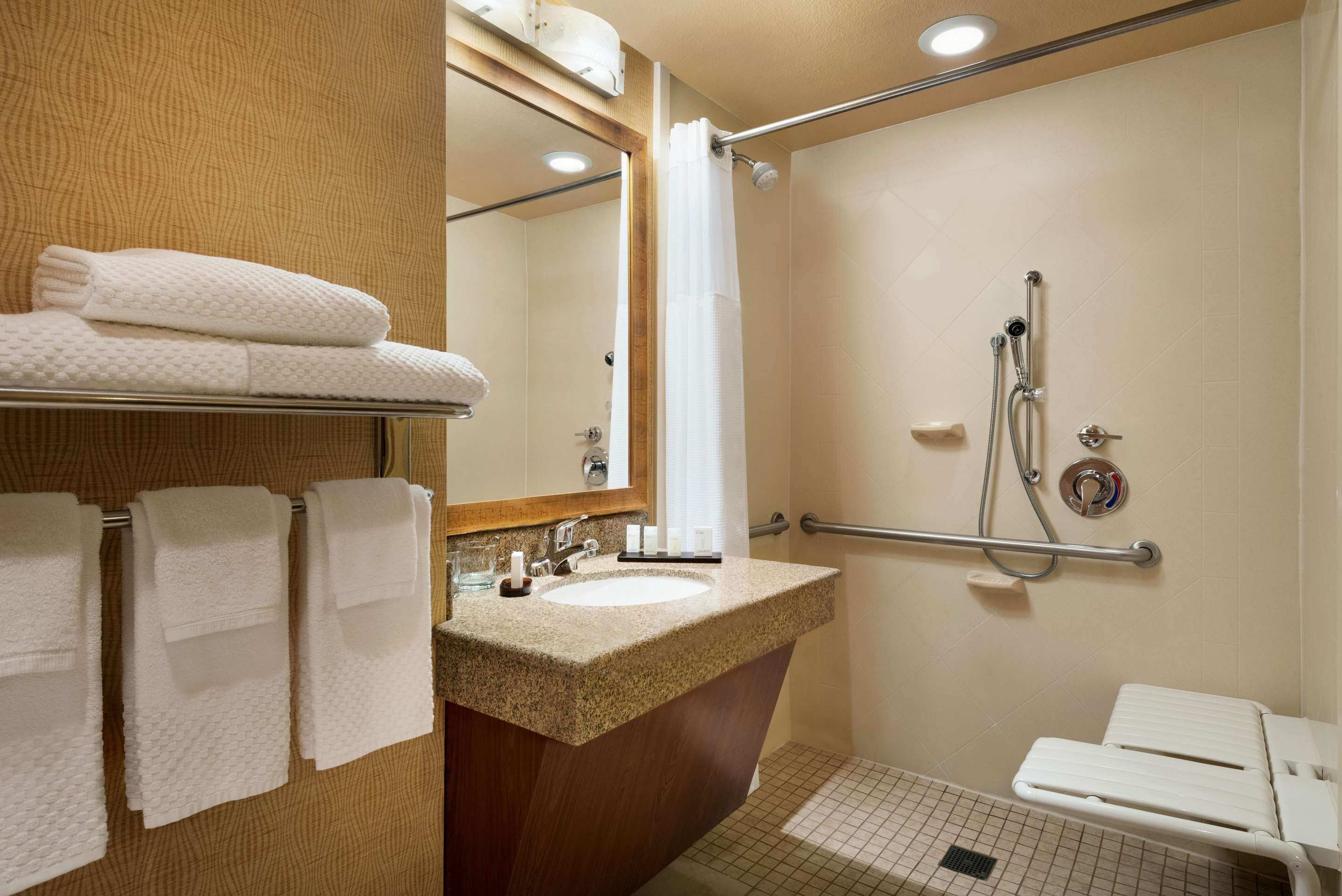 Guest room bath