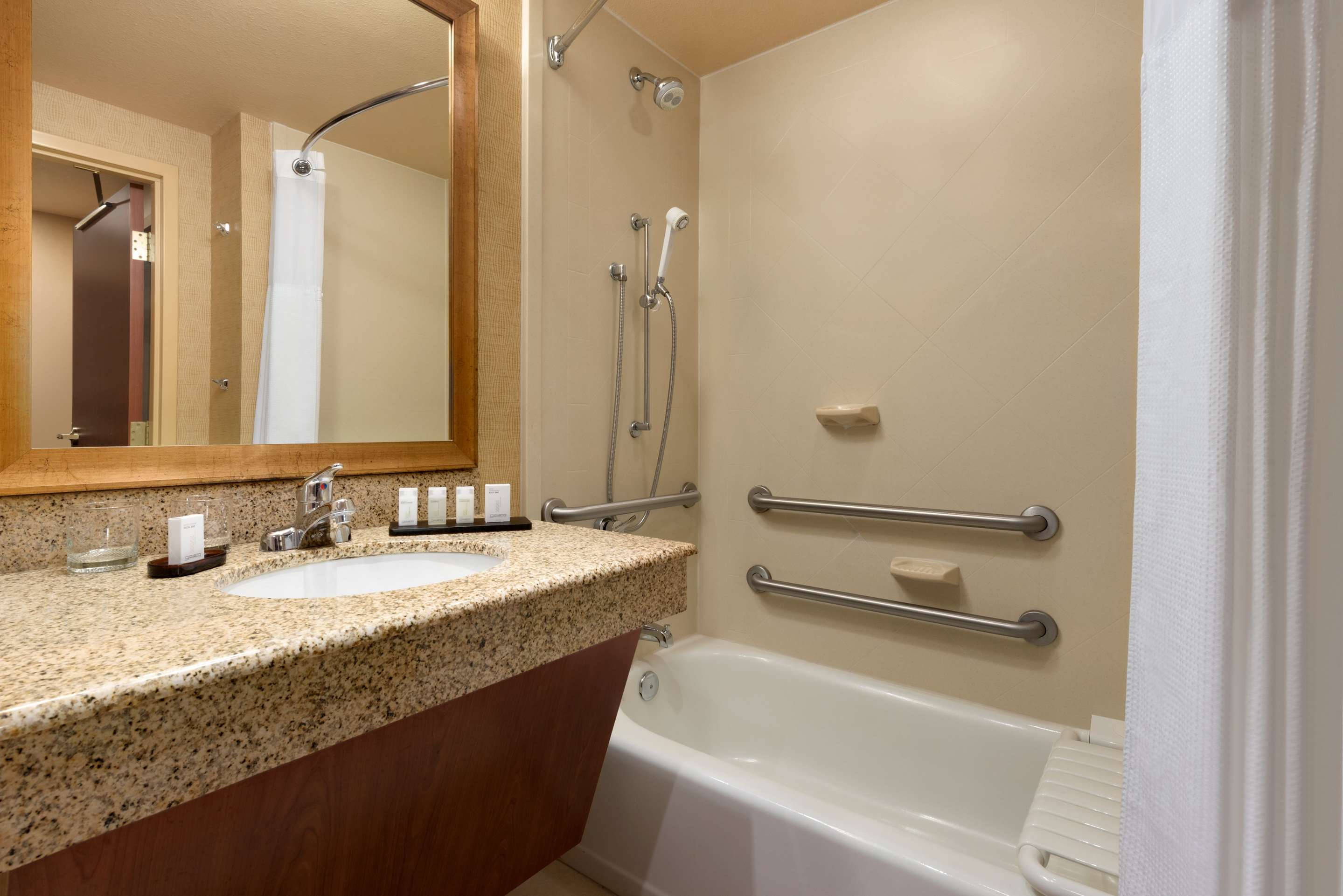Guest room bath
