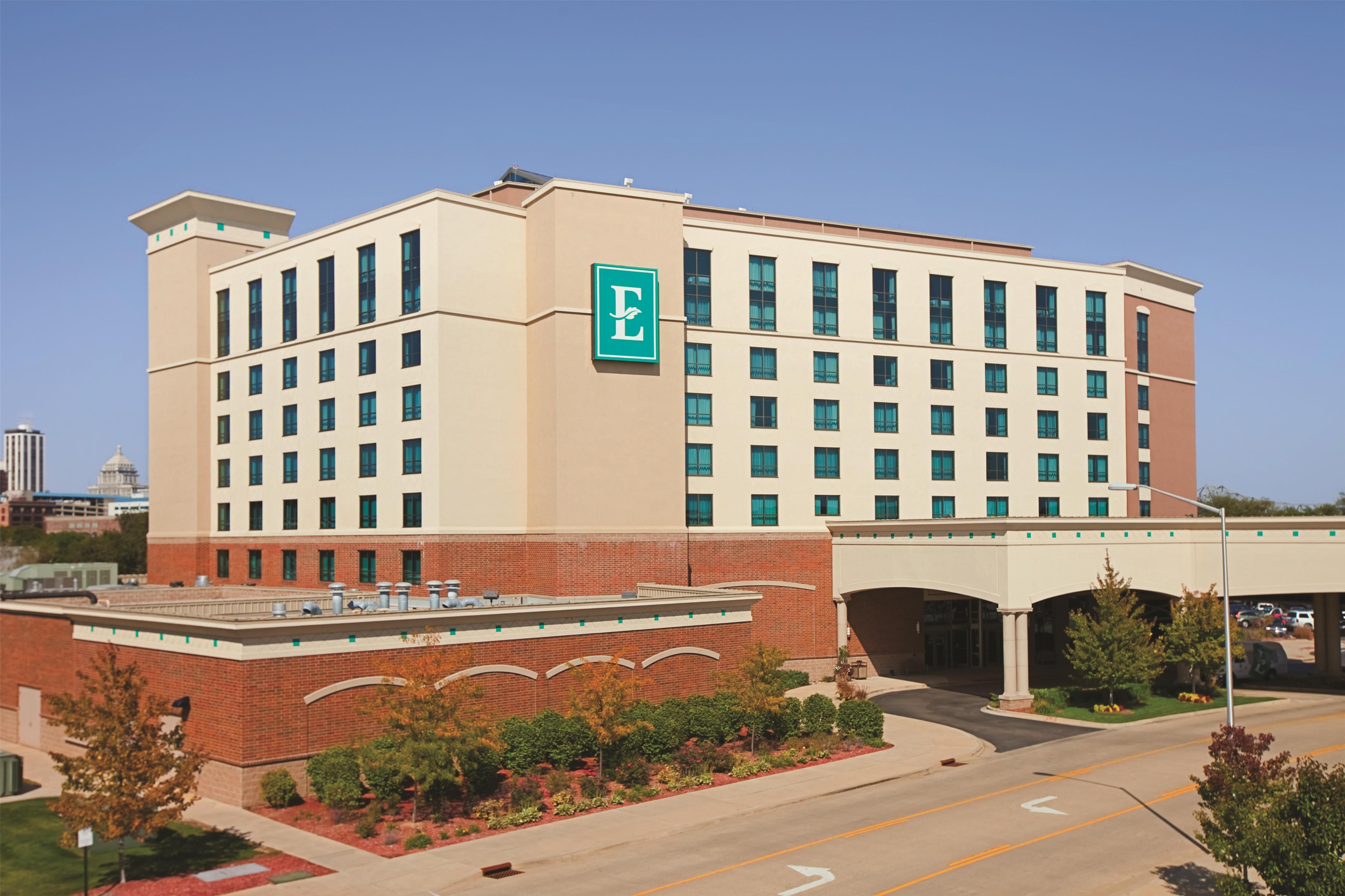 Exterior | Embassy Suites by Hilton E Peoria Riverfront Conf Center