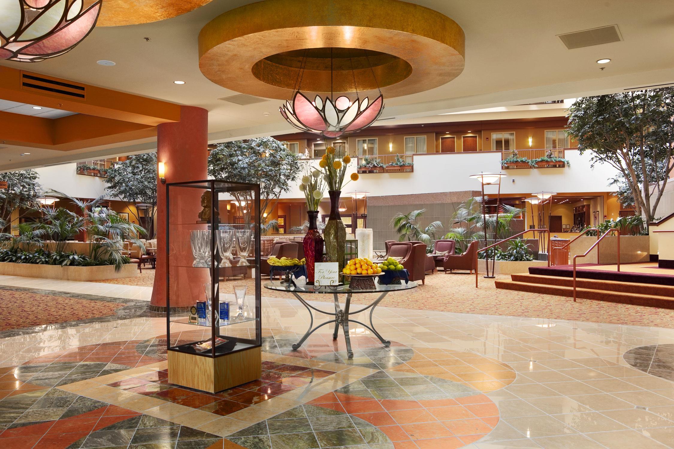 Lobby | Embassy Suites by Hilton E Peoria Riverfront Conf Center
