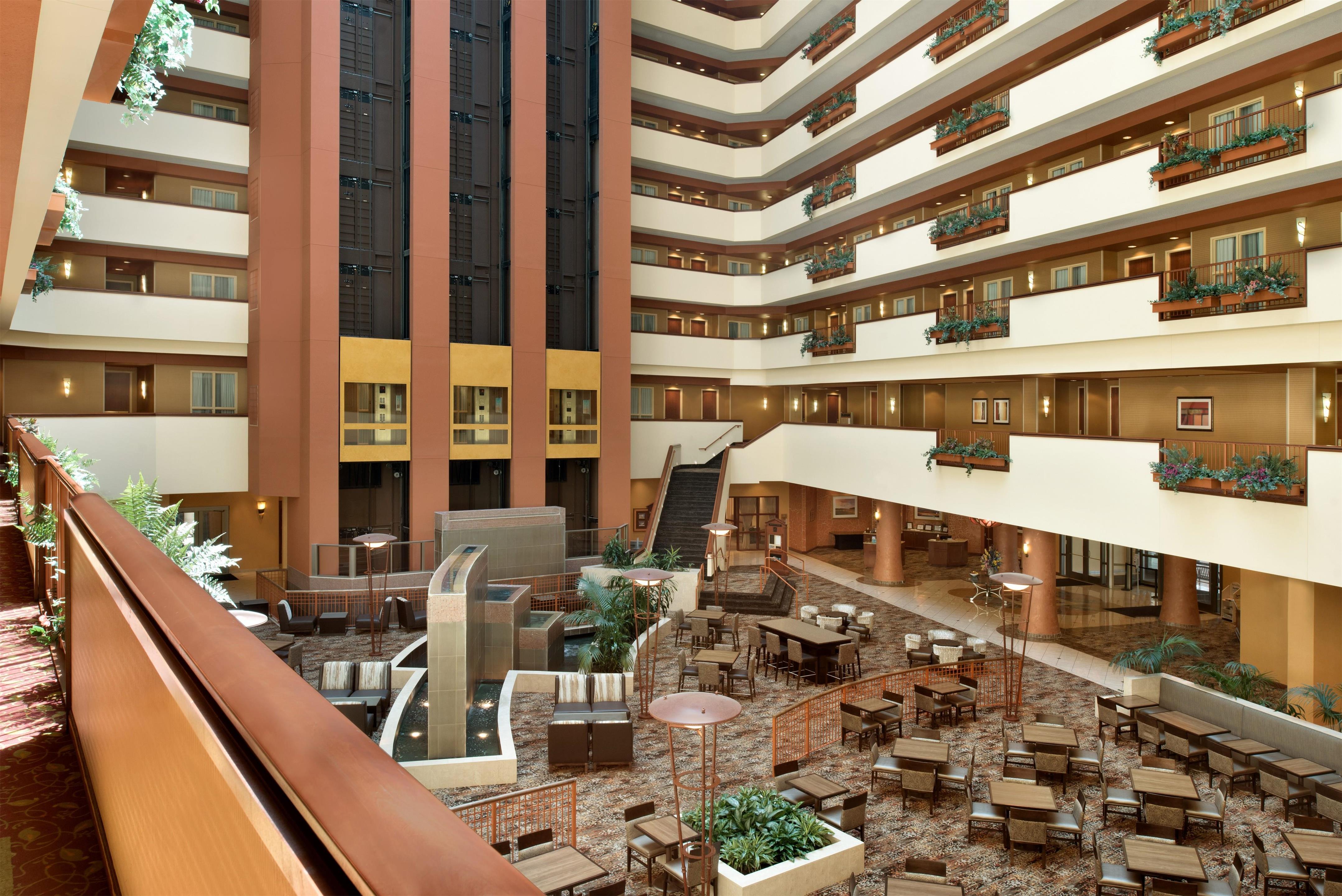 Lobby | Embassy Suites by Hilton E Peoria Riverfront Conf Center