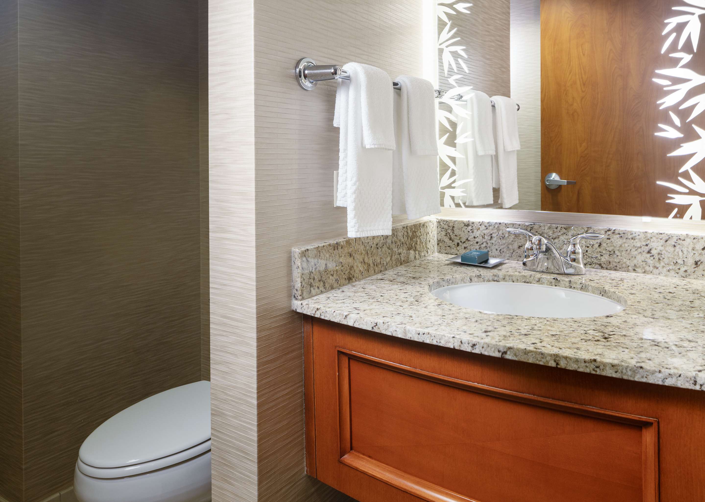 Guest room bath