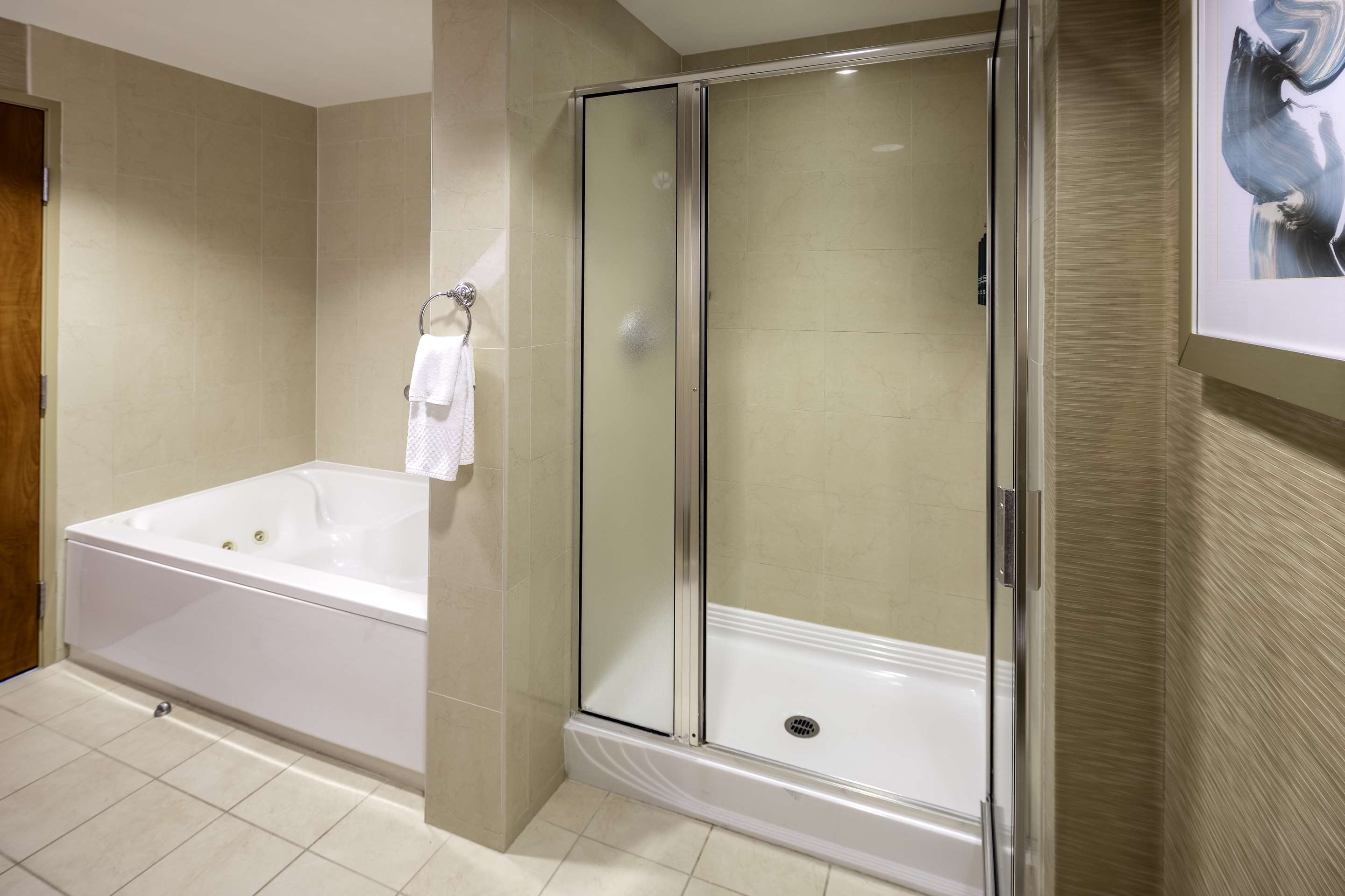 Guest room bath