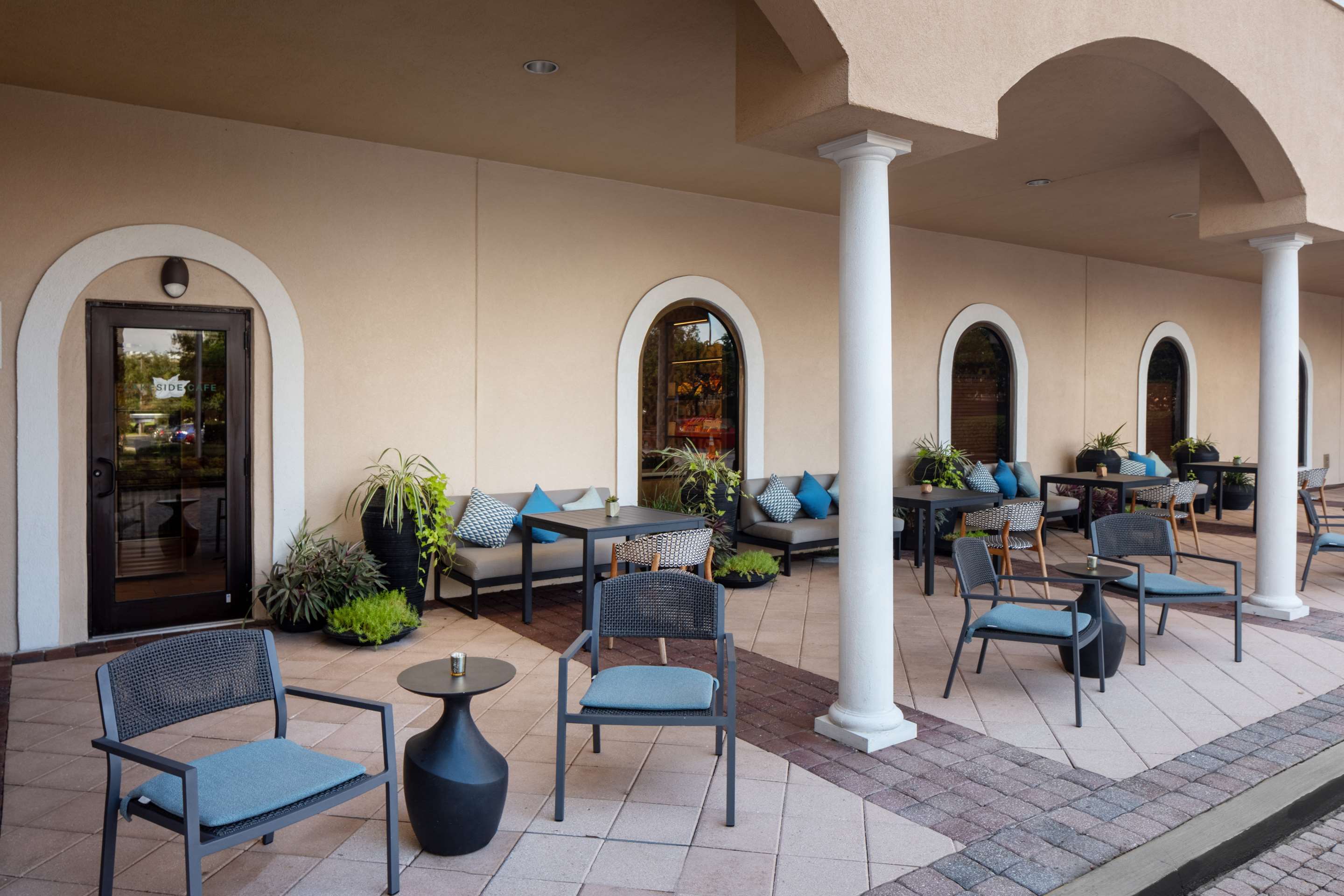 Restaurant | Hilton St. Petersburg Carillon Park