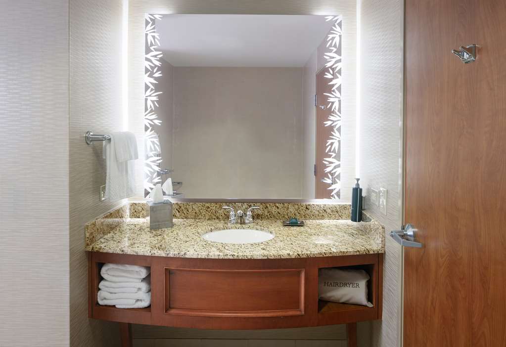 Hilton St. Petersburg Carillon Park Room Type - One-Bedroom Mini Suite