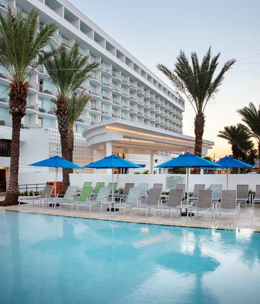 Pool - Hilton Clearwater Beach Resort & Spa