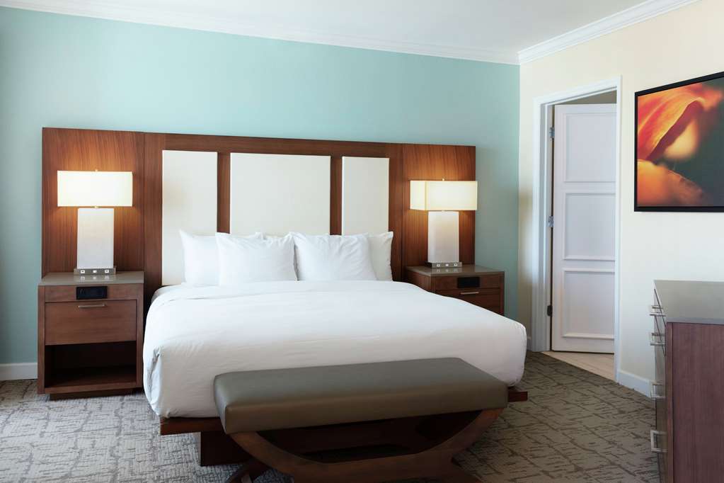 Hilton Clearwater Beach Resort & Spa Room Type - 1 KNG 1BDRM ROYAL SUITE