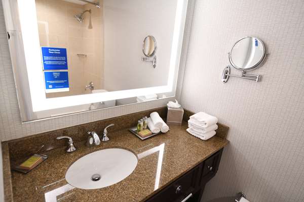  - DoubleTree by Hilton Hotel Pikesville