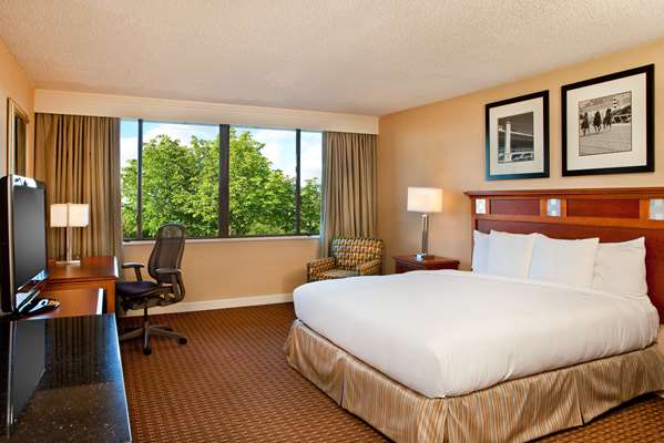  - DoubleTree by Hilton Hotel Pikesville