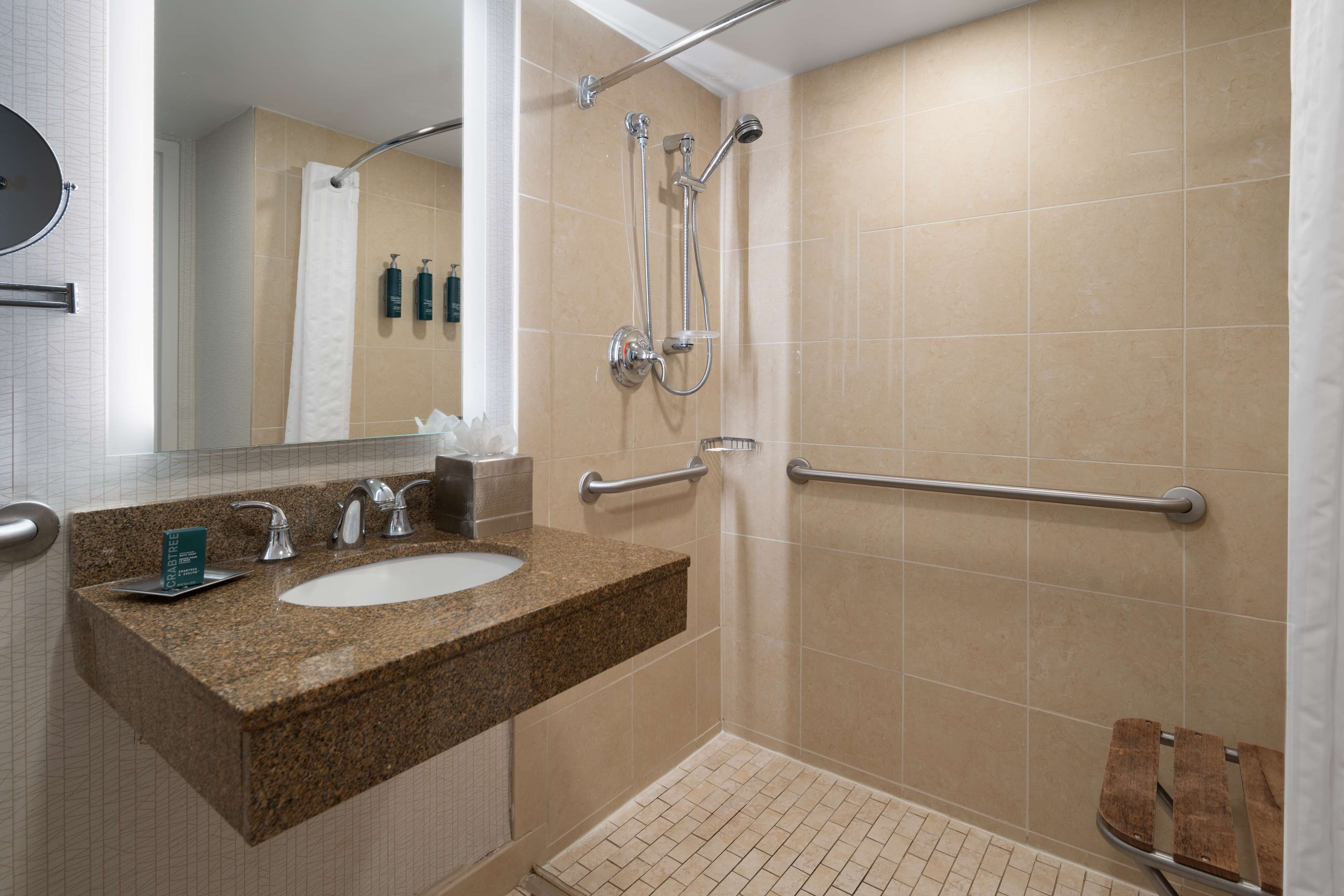 DoubleTree by Hilton Baltimore North/Pikesville Room Type - 2 QNS MOB ACCESS RI SHOWER