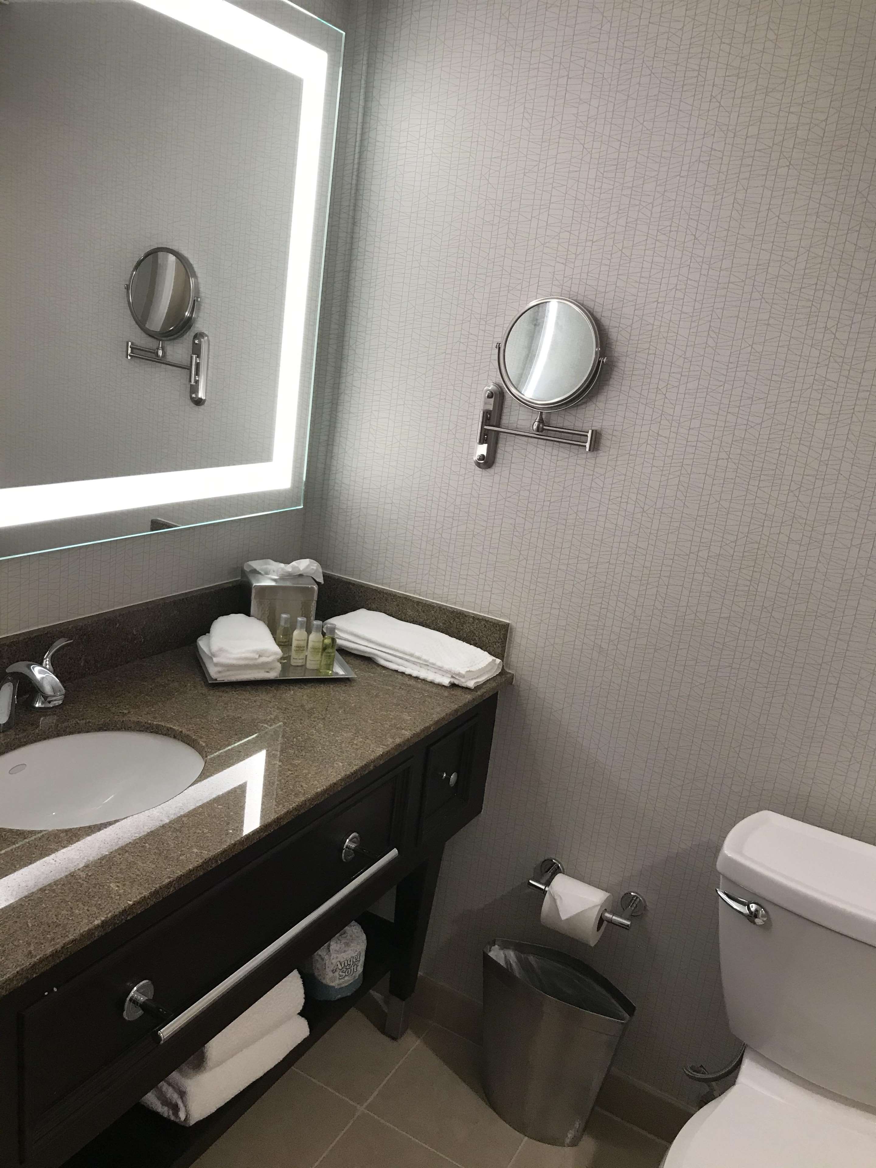 DoubleTree by Hilton Baltimore North/Pikesville Room Type - 2 QUEEN BEDS