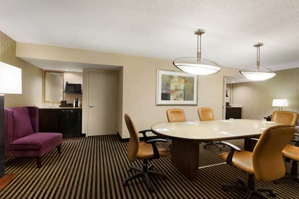  - Embassy Suites Piscataway - I-287, Exit 9
