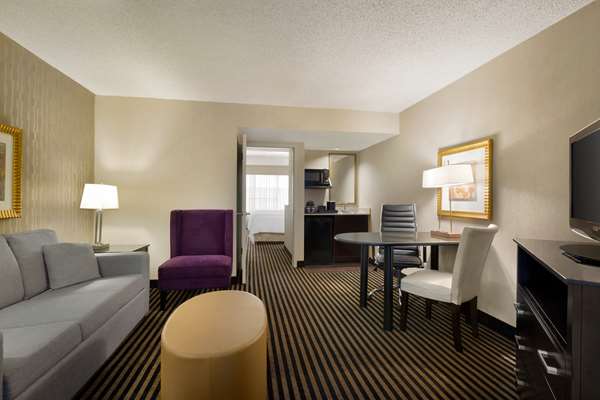  - Embassy Suites Piscataway - I-287, Exit 9