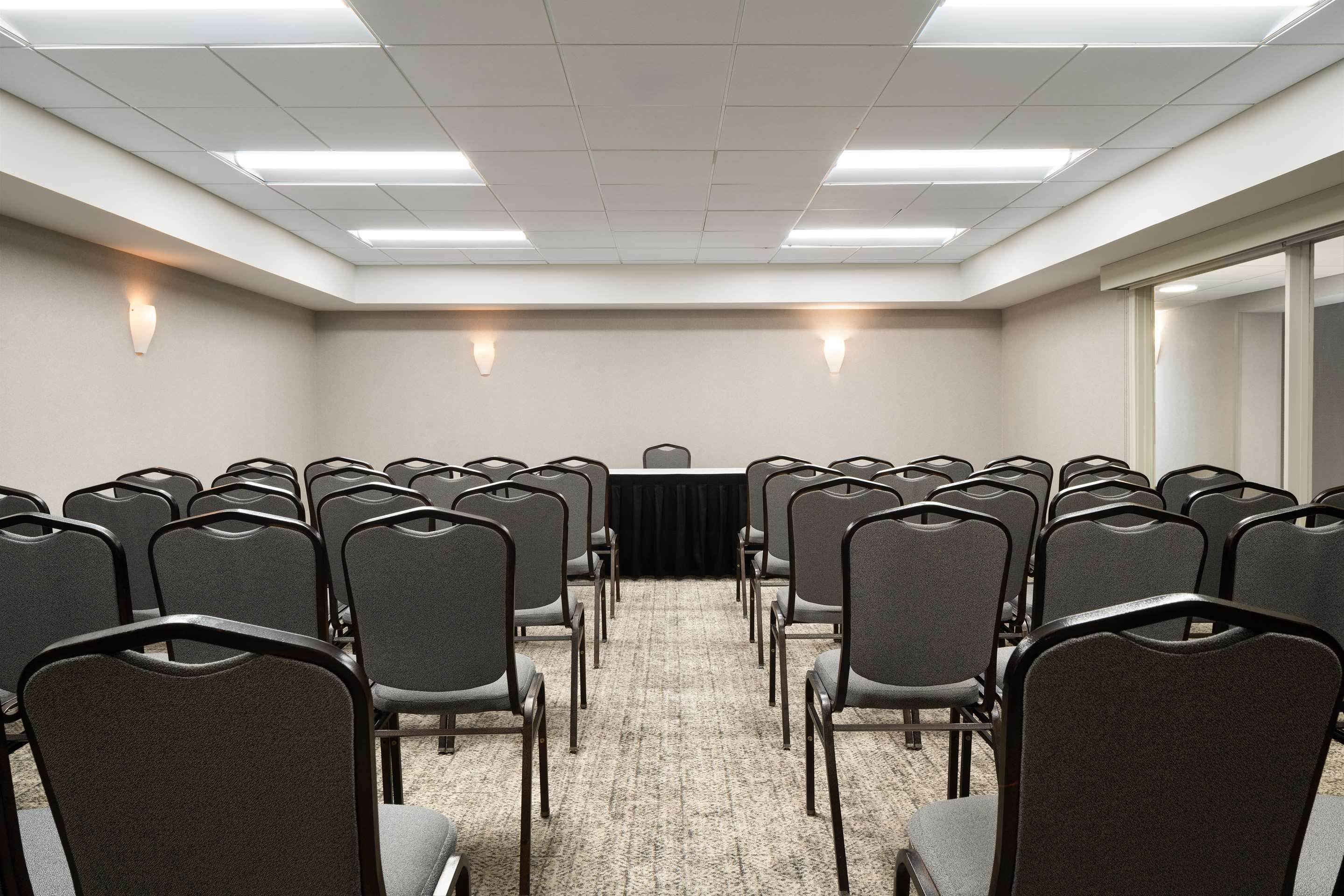 Meeting Room | DoubleTree by Hilton Pittsburgh Airport