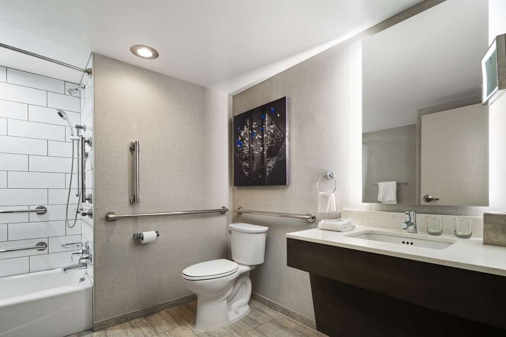 DoubleTree by Hilton Pittsburgh Airport - Tap to explore photos