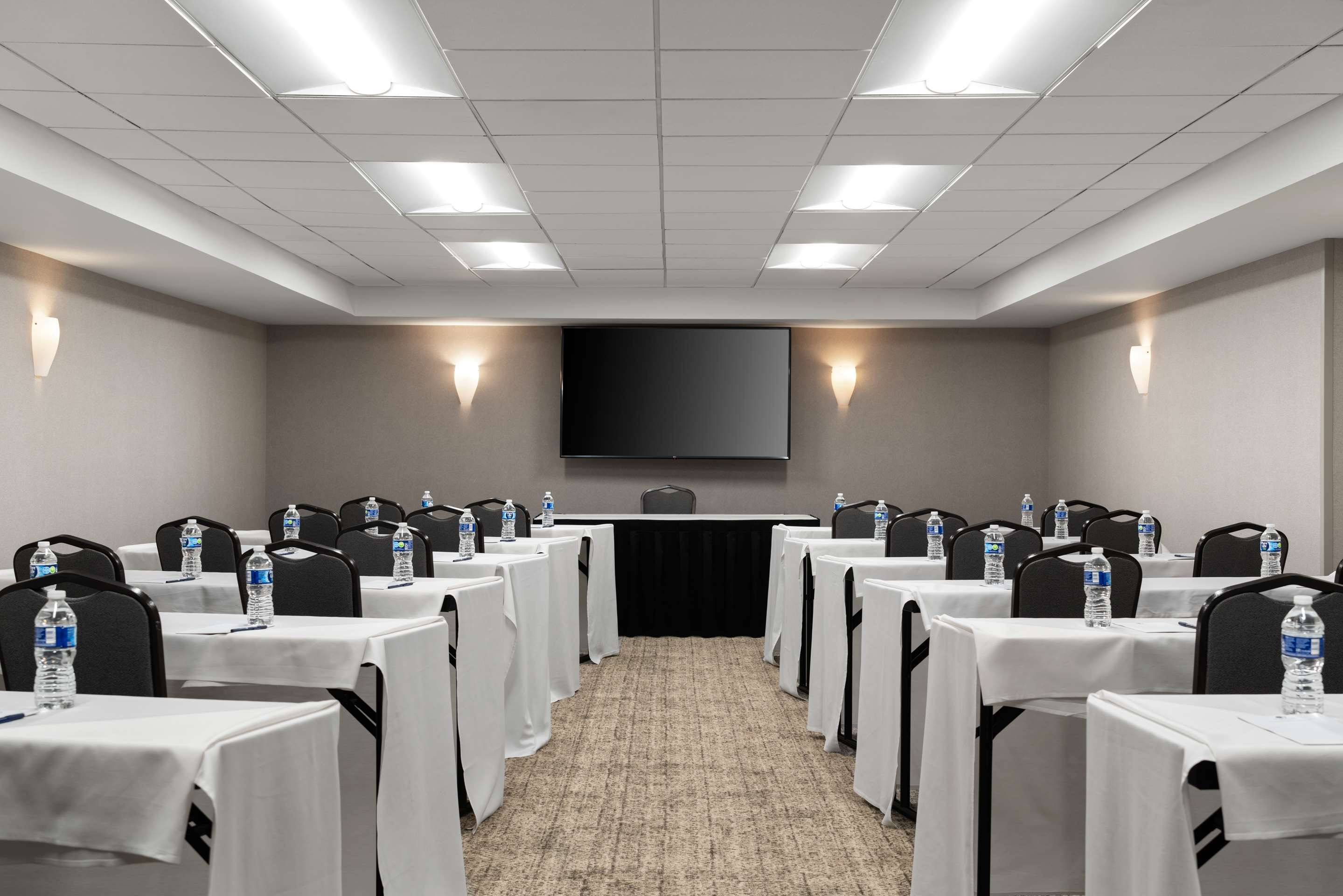 Meeting Room | DoubleTree by Hilton Pittsburgh Airport